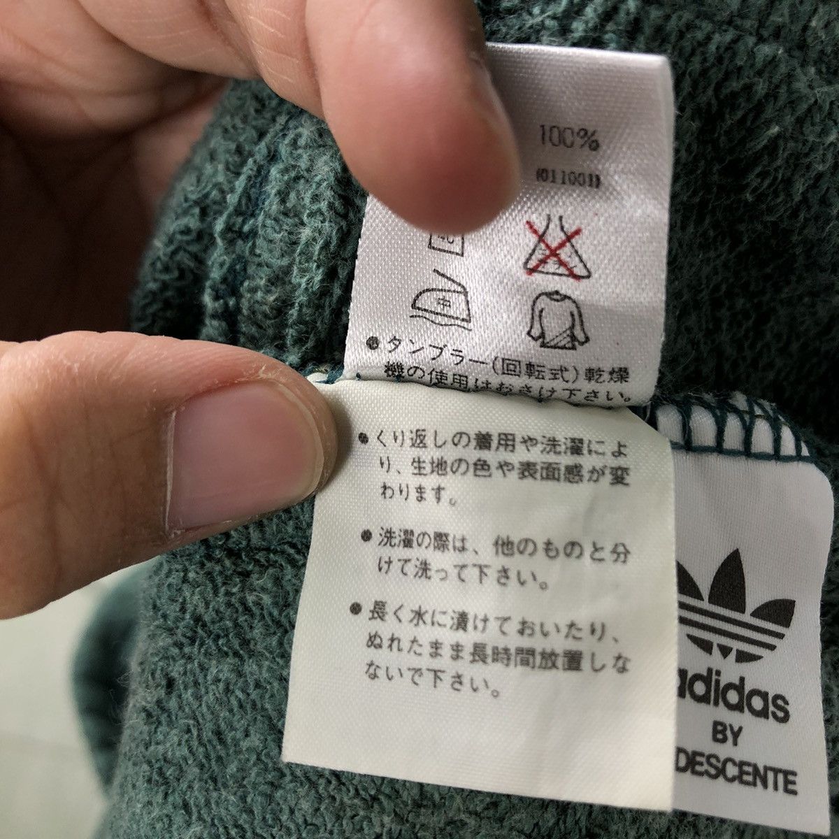 Adidas VINTAGE ADIDAS SHORT PANTS Size US 32 / EU 48 - 9 Thumbnail