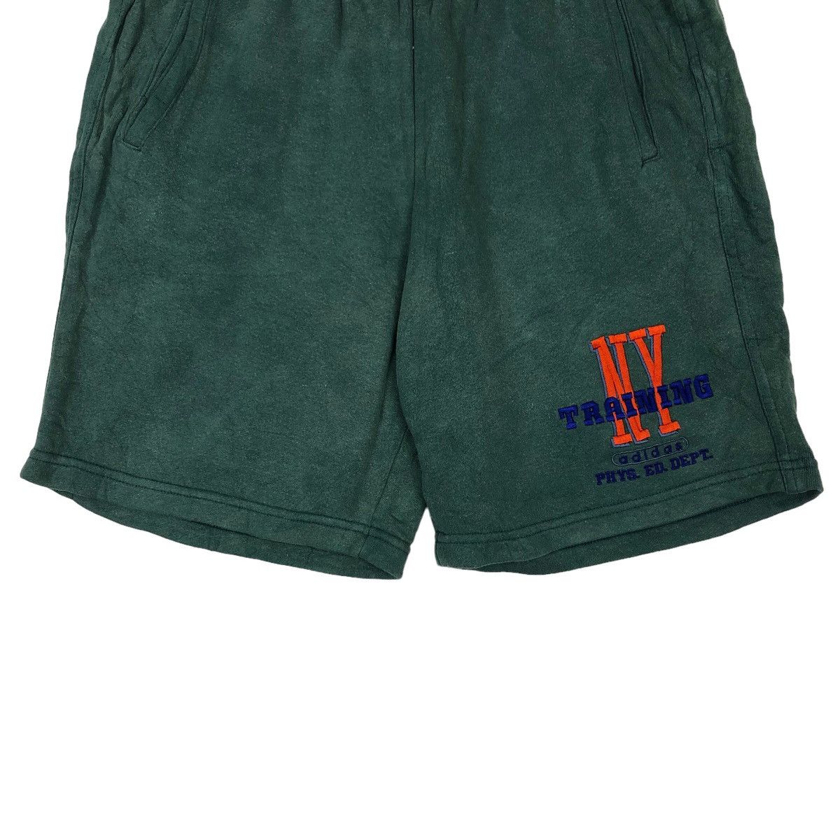 Adidas VINTAGE ADIDAS SHORT PANTS Size US 32 / EU 48 - 4 Thumbnail