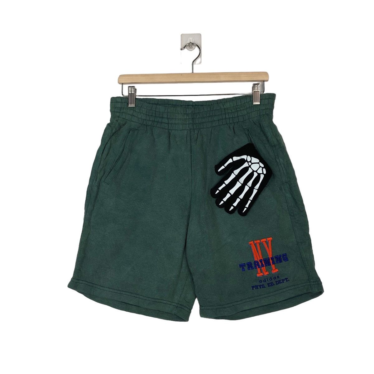 Adidas VINTAGE ADIDAS SHORT PANTS Size US 32 / EU 48 - 1 Thumbnail