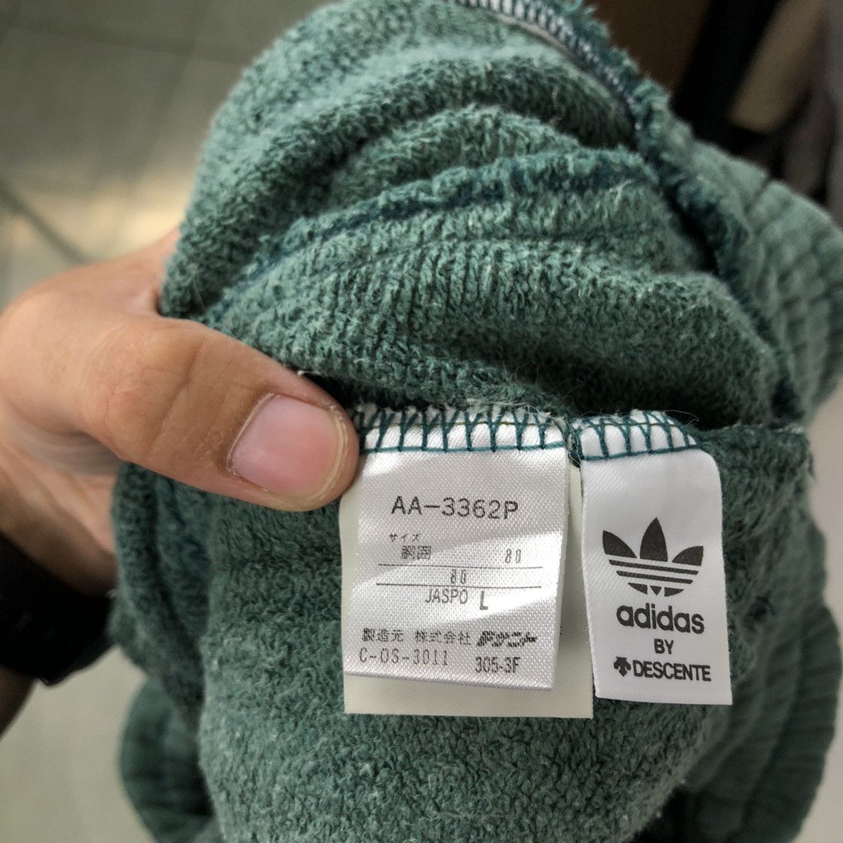 Adidas VINTAGE ADIDAS SHORT PANTS Size US 32 / EU 48 - 7 Thumbnail