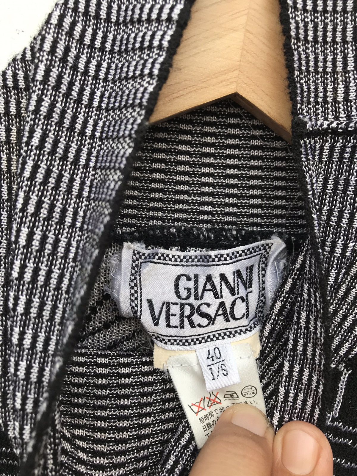 Versace Gianni Versace Italy Turtle Neck Sweater Jumper Size US S / EU 44-46 / 1 - 2 Thumbnail