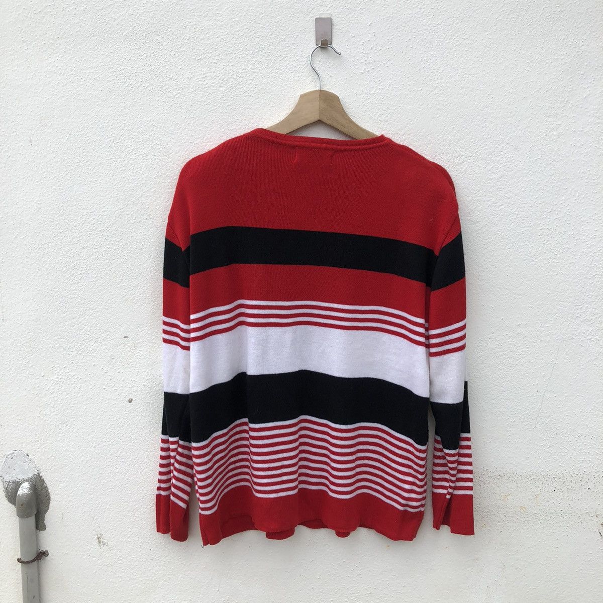 VINTAGE SWEATSHIRT RARE DESIGN BY SAVILLE COLLECTION
