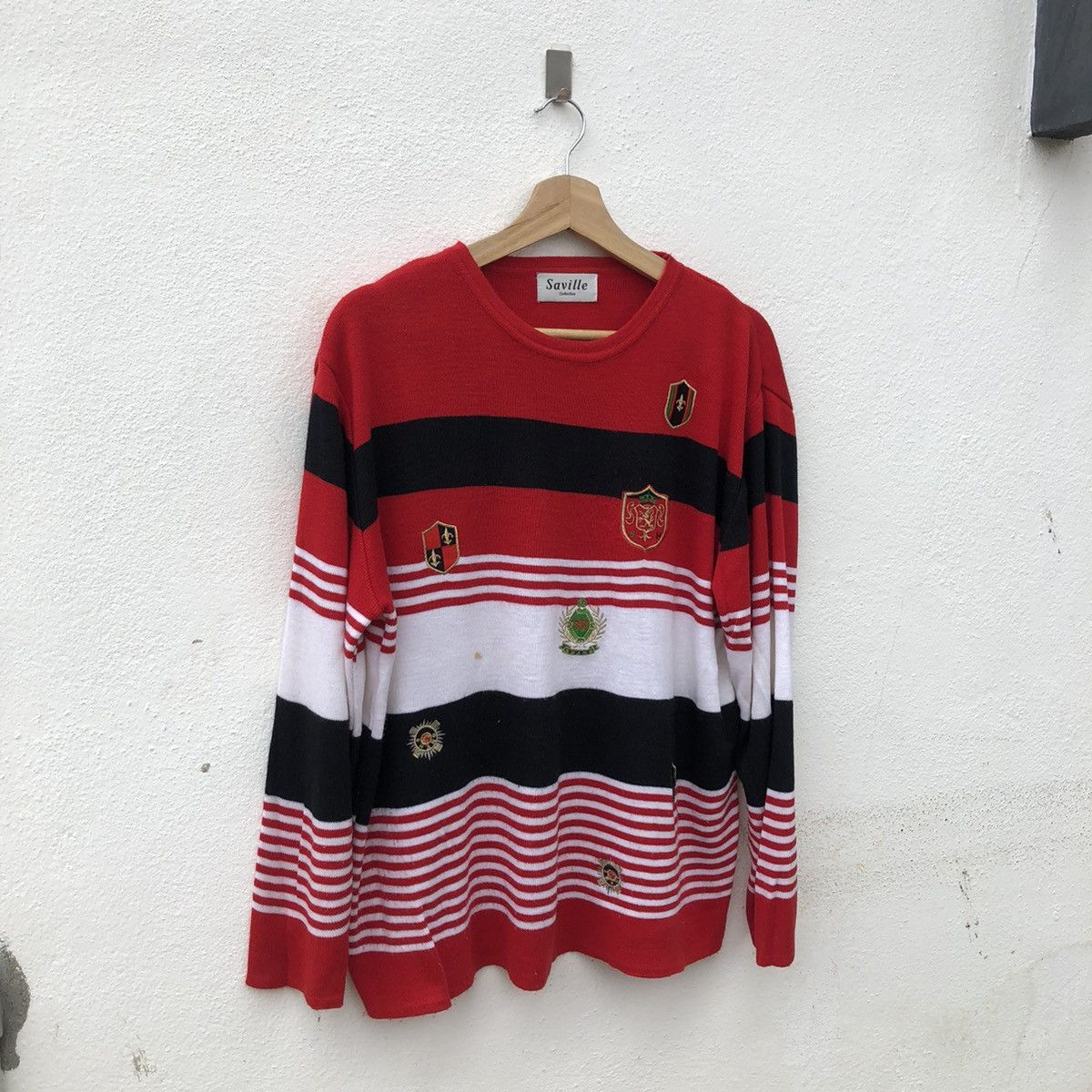 VINTAGE SWEATSHIRT RARE DESIGN BY SAVILLE COLLECTION