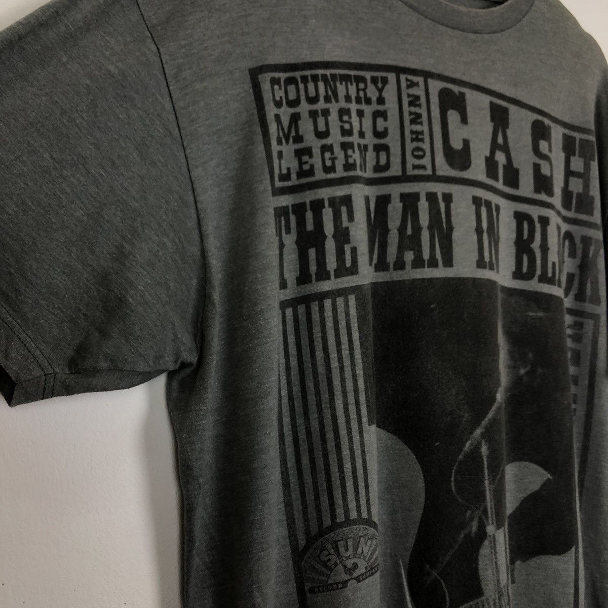 Band Tees Johnny Cash The Man In Black Singer Song Writer Tee Size US L / EU 52-54 / 3 - 3 Thumbnail