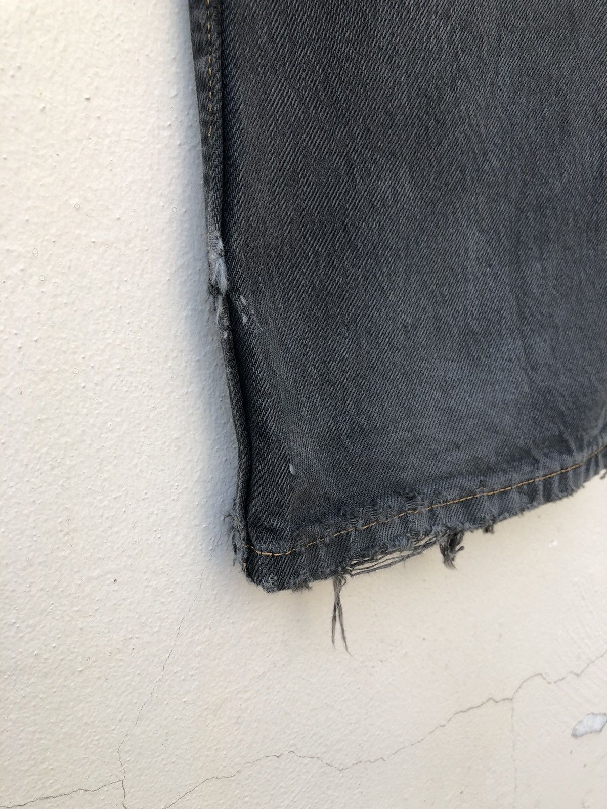 Levi's Vintage 1996 Levi’s 501 Jeans Distressed Faded Black Denim Size US 31 - 20 Thumbnail