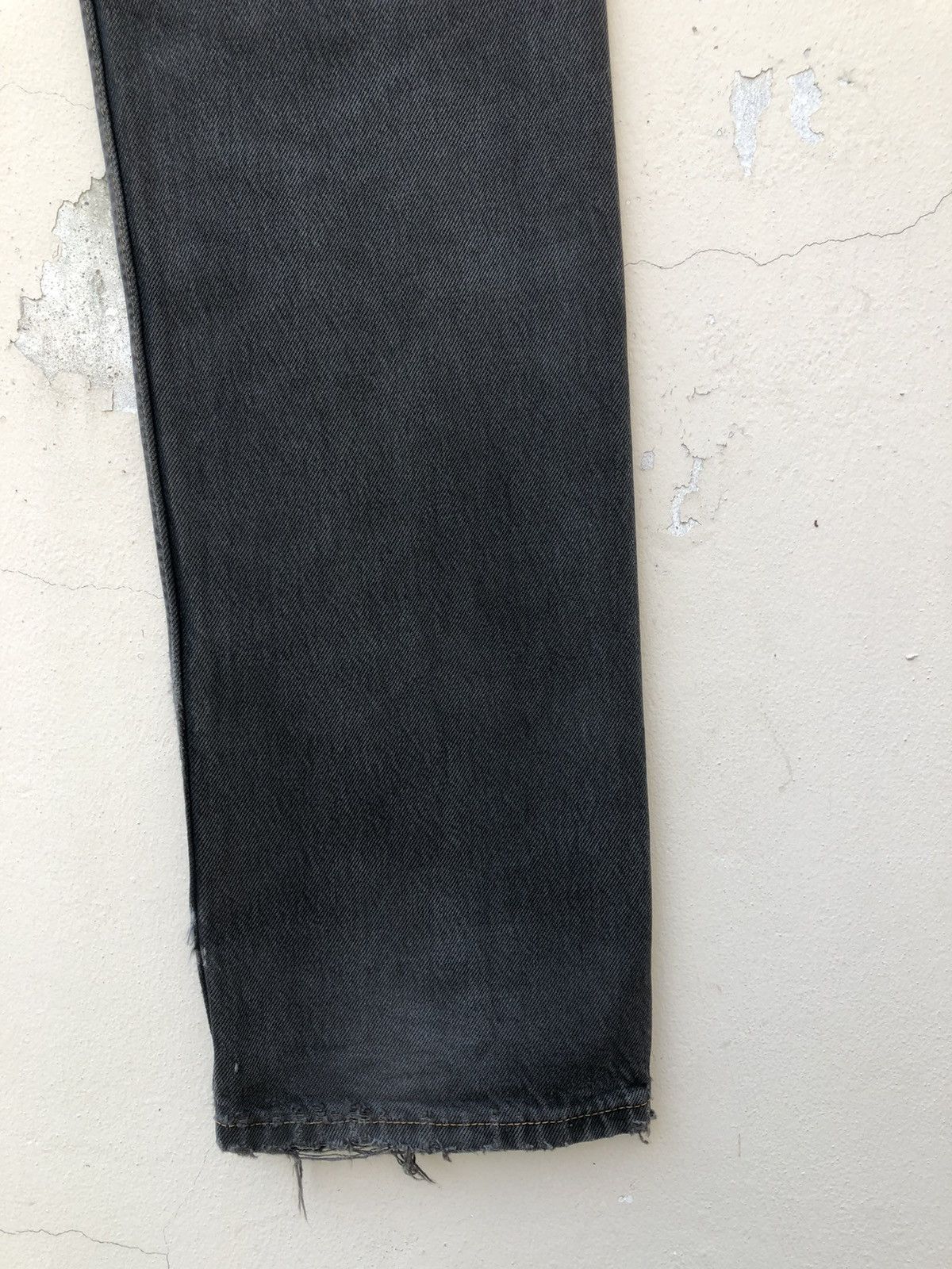 Levi's Vintage 1996 Levi’s 501 Jeans Distressed Faded Black Denim Size US 31 - 19 Thumbnail