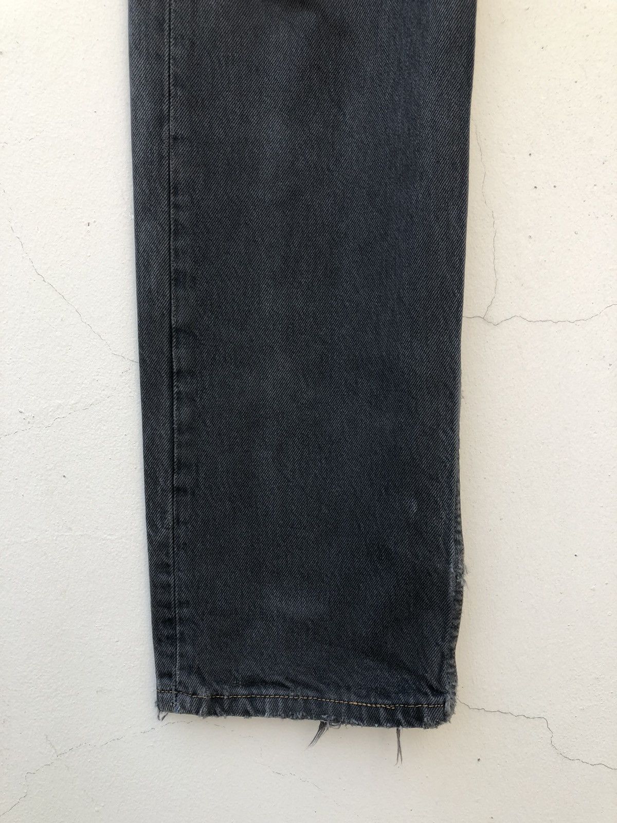 Levi's Vintage 1996 Levi’s 501 Jeans Distressed Faded Black Denim Size US 31 - 6 Thumbnail