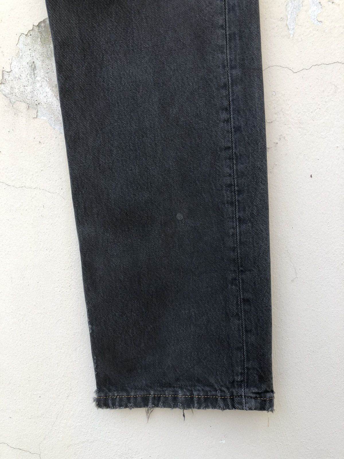 Levi's Vintage 1996 Levi’s 501 Jeans Distressed Faded Black Denim Size US 31 - 10 Thumbnail