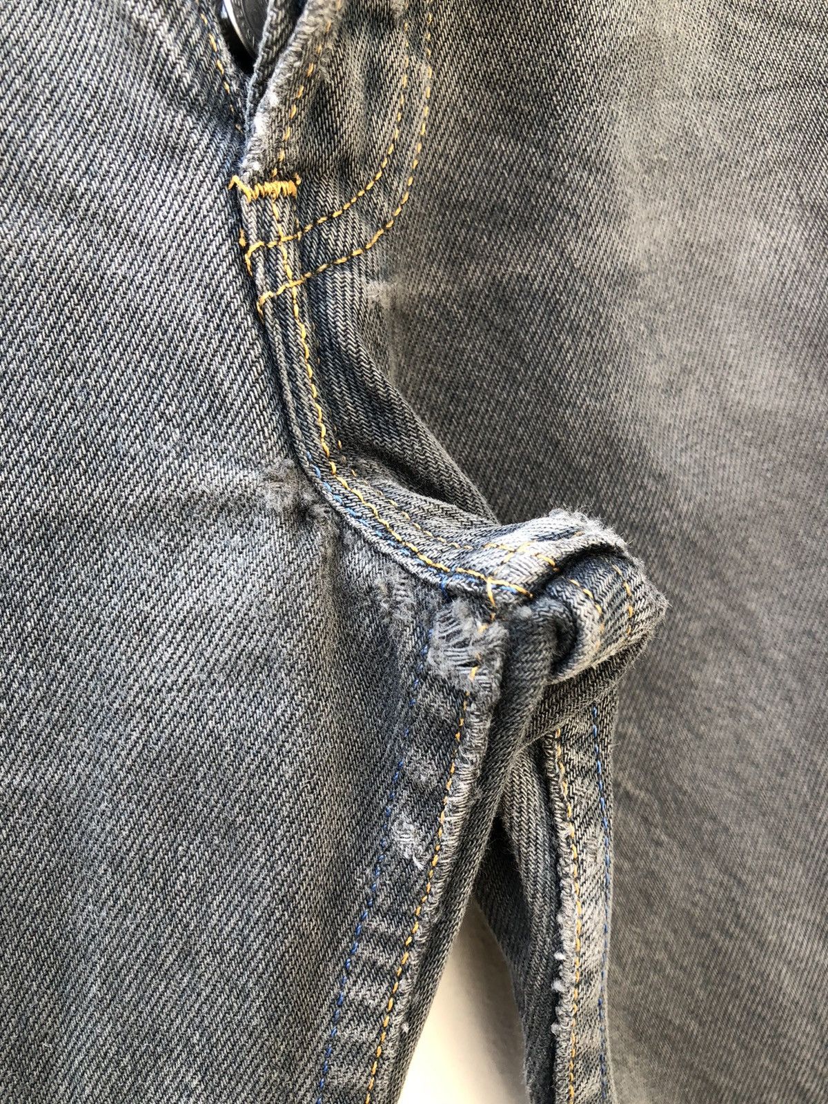 Levi's Vintage 1996 Levi’s 501 Jeans Distressed Faded Black Denim Size US 31 - 7 Thumbnail