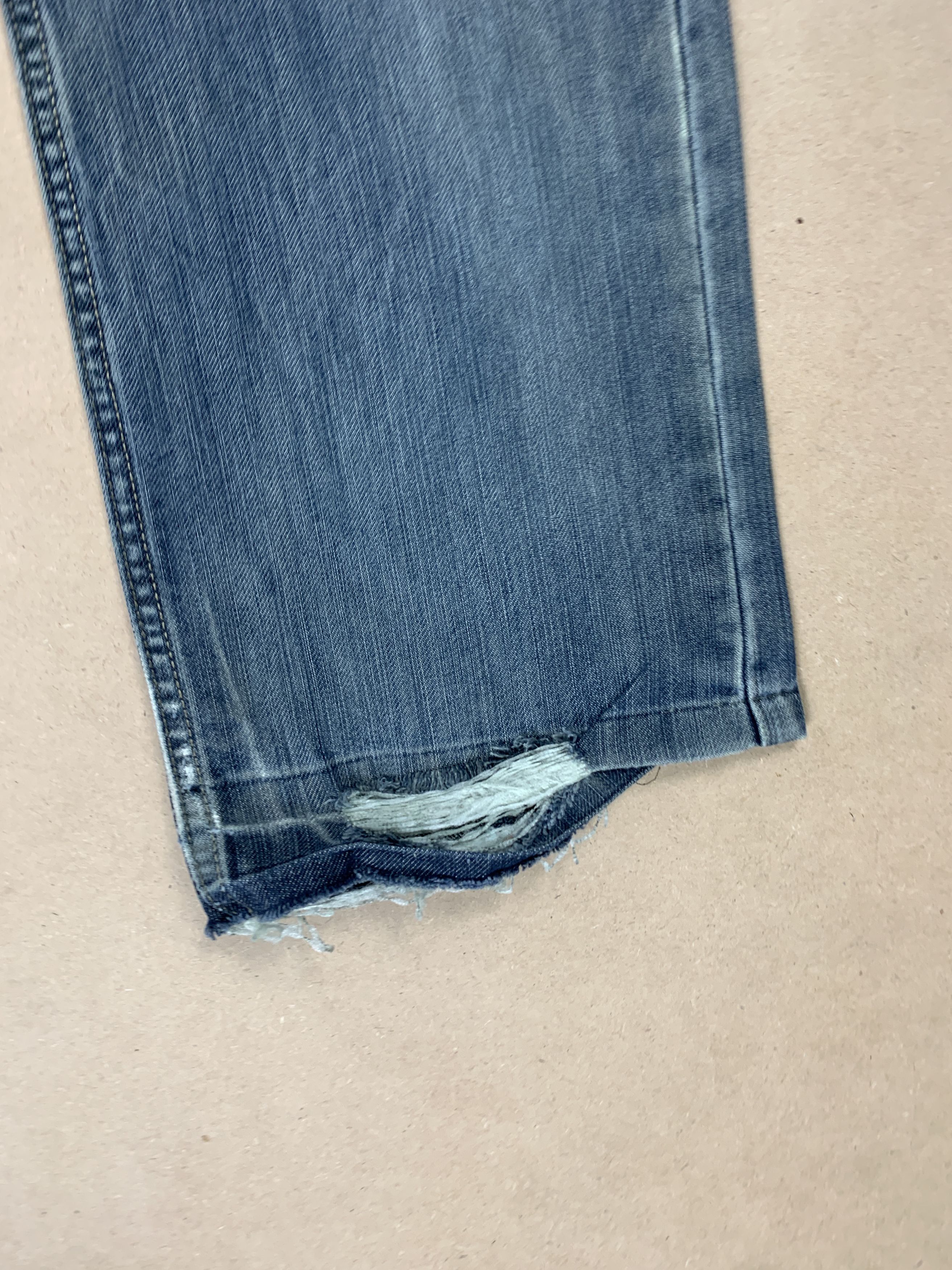 Levi's Vintage Levis 514 Striaght Cut Distressed Jeans P0355 Size US 29 - 4 Thumbnail