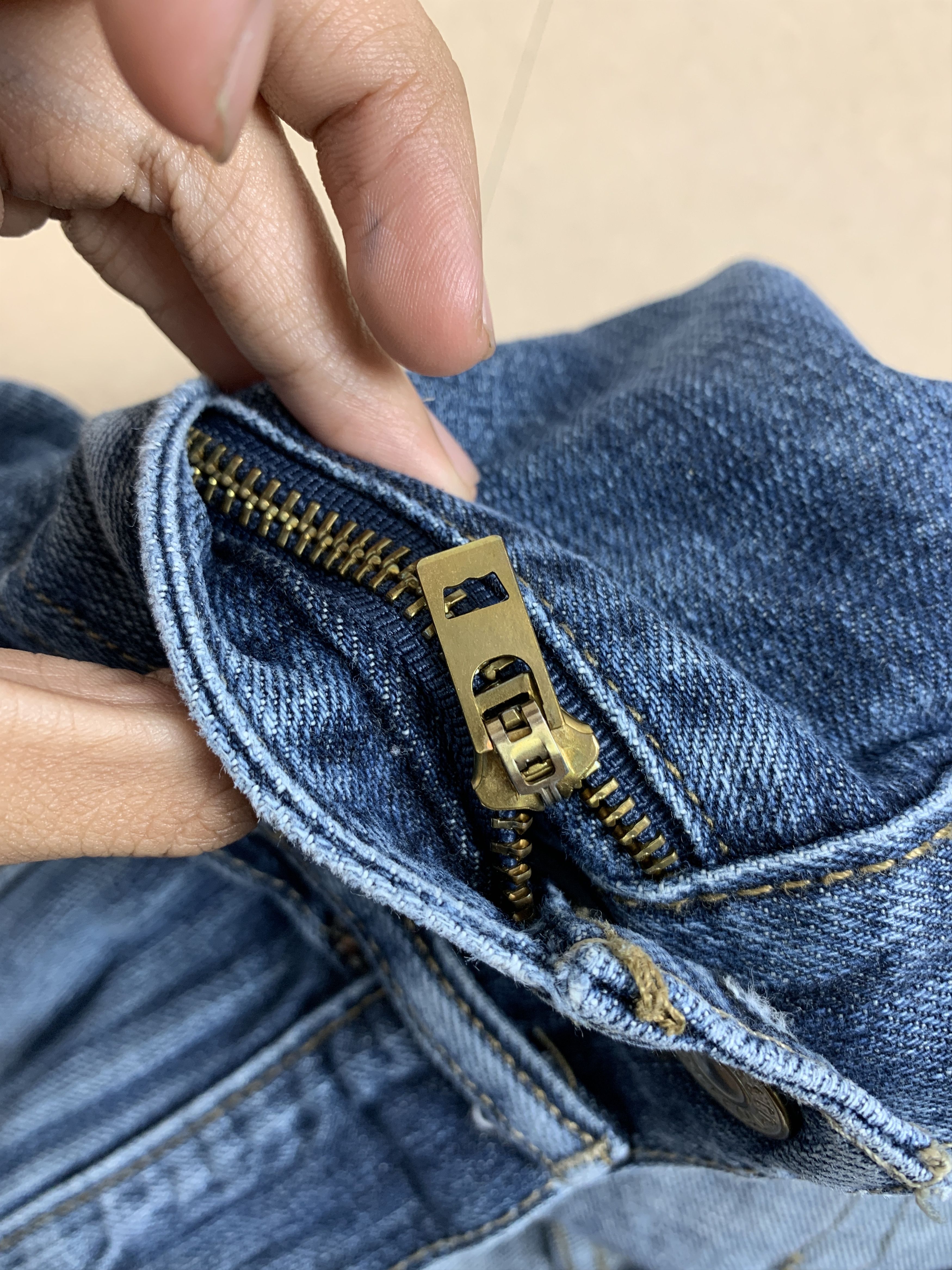 Levi's Vintage Levis 514 Straight Cut Distressed Faded Jeans P0388 Size US 32 / EU 48 - 22 Thumbnail