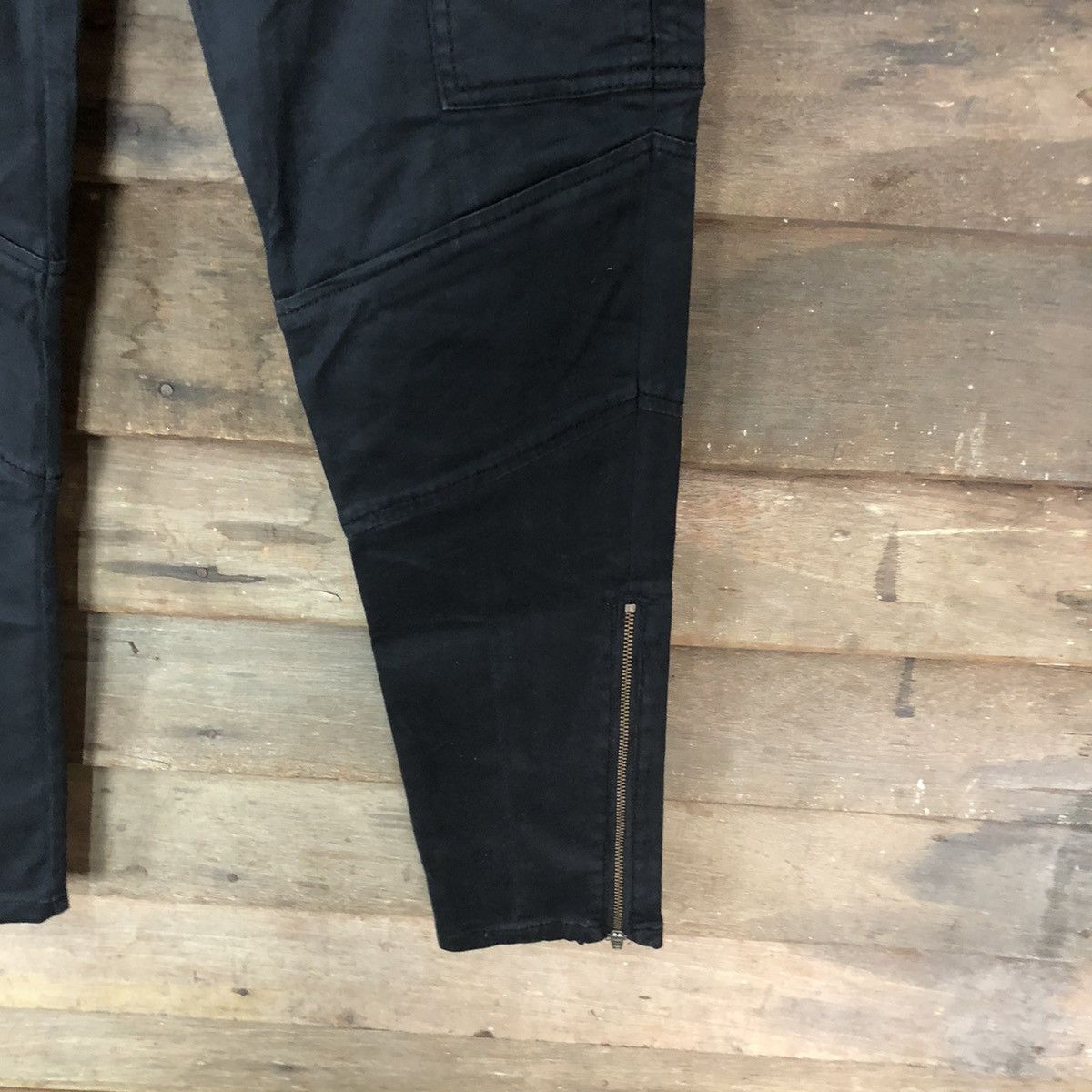 Japanese Brand Ofuon muti pocket bottom zipper cargo Black Pants #3779 Size US 28 / EU 44 - 9 Thumbnail