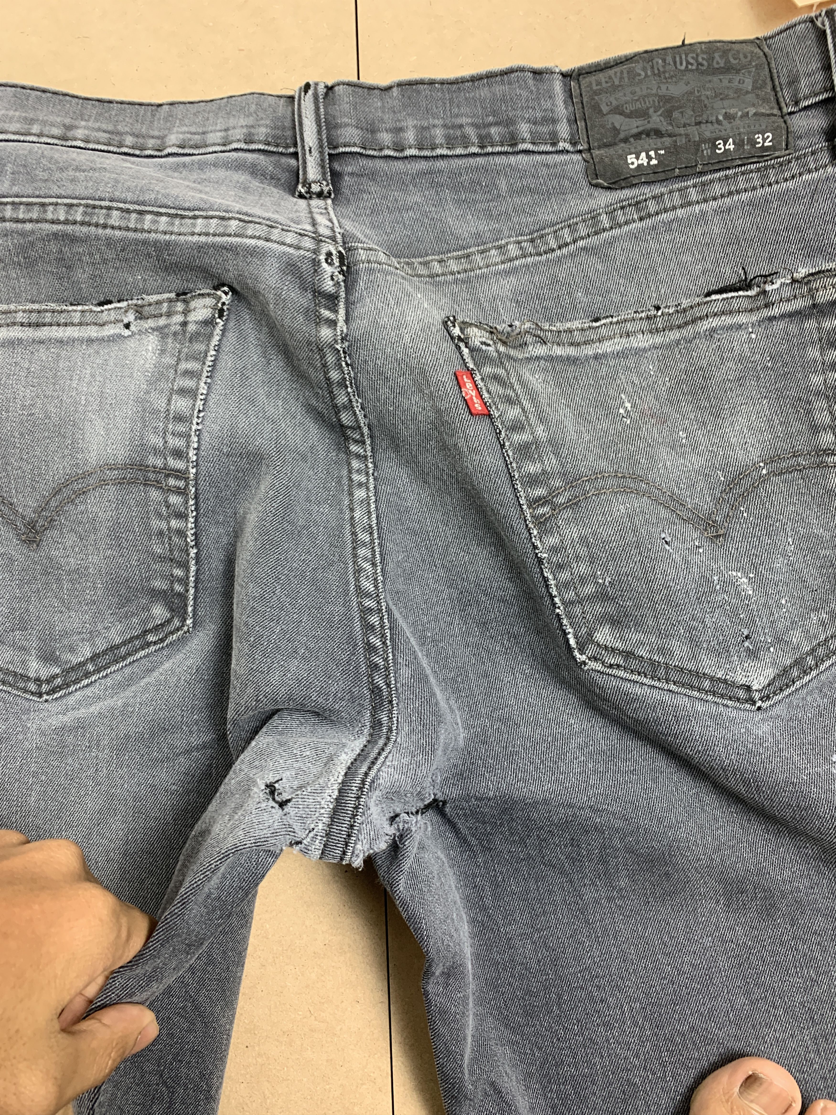 Levi's Vintage Levis 541 Straight Cut Distressed Faded Black Jeans Size US 34 / EU 50 - 21 Thumbnail