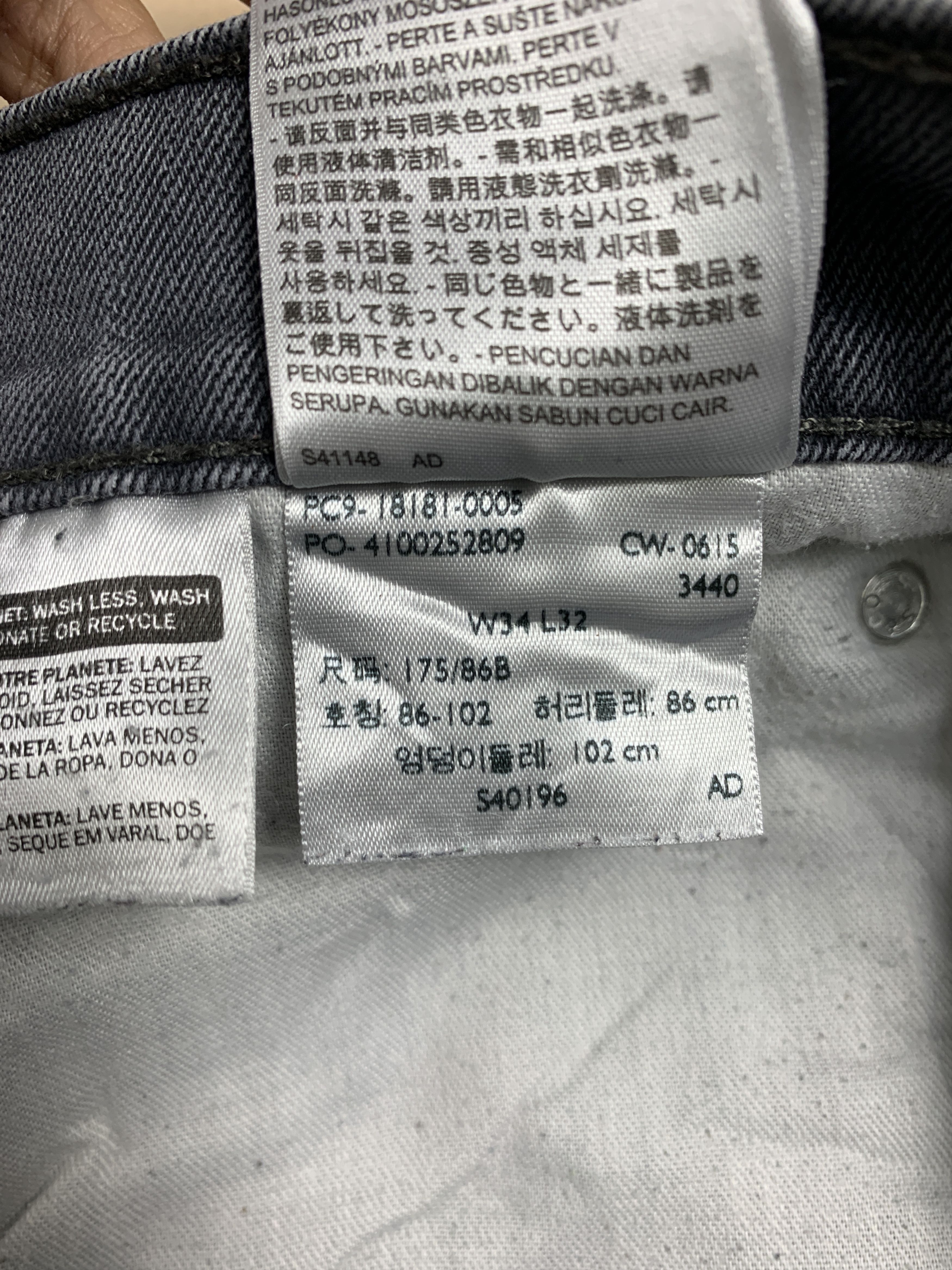 Levi's Vintage Levis 541 Straight Cut Distressed Faded Black Jeans Size US 34 / EU 50 - 18 Thumbnail