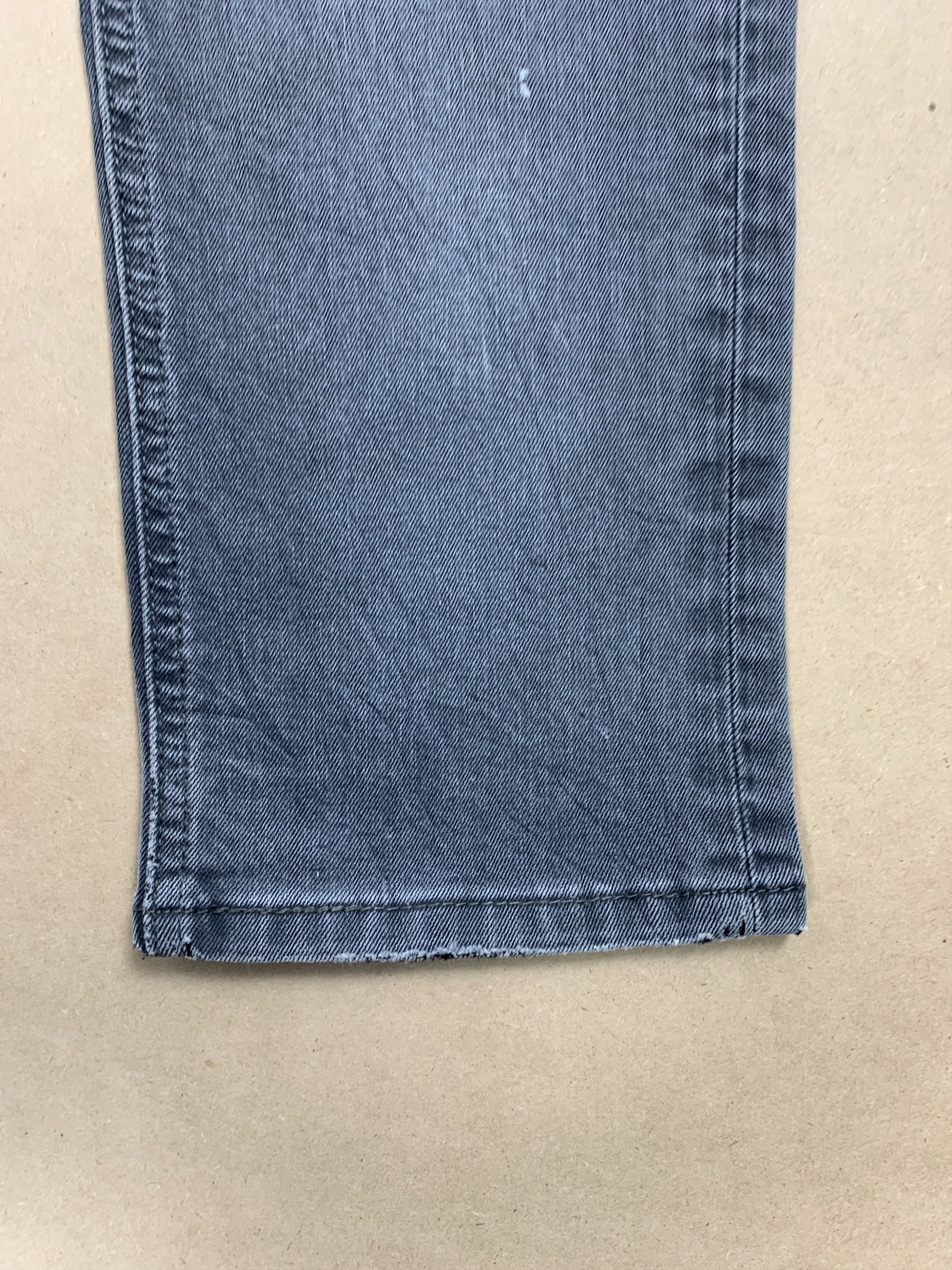 Levi's Vintage Levis 541 Straight Cut Distressed Faded Black Jeans Size US 34 / EU 50 - 5 Thumbnail