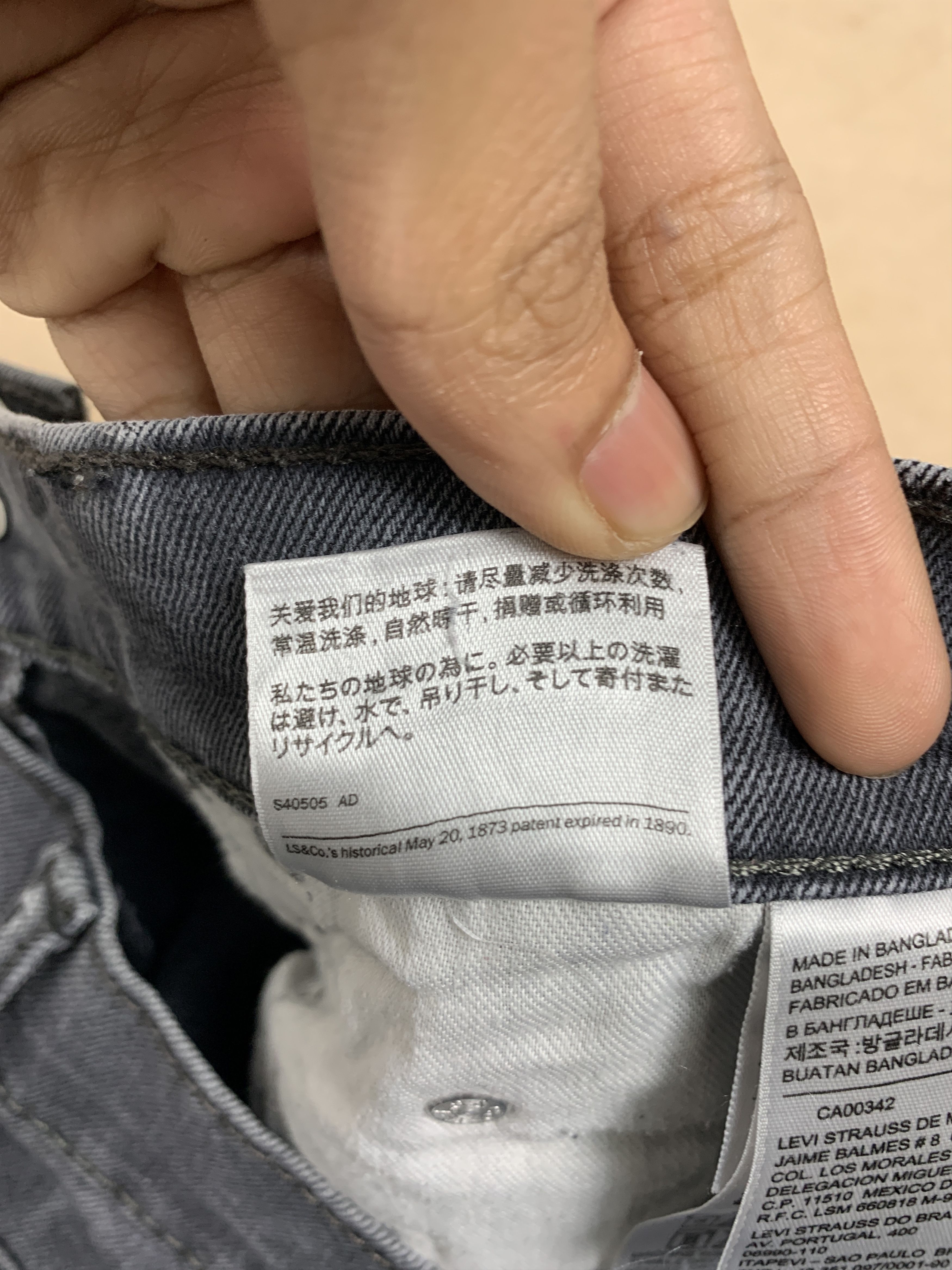 Levi's Vintage Levis 541 Straight Cut Distressed Faded Black Jeans Size US 34 / EU 50 - 16 Thumbnail