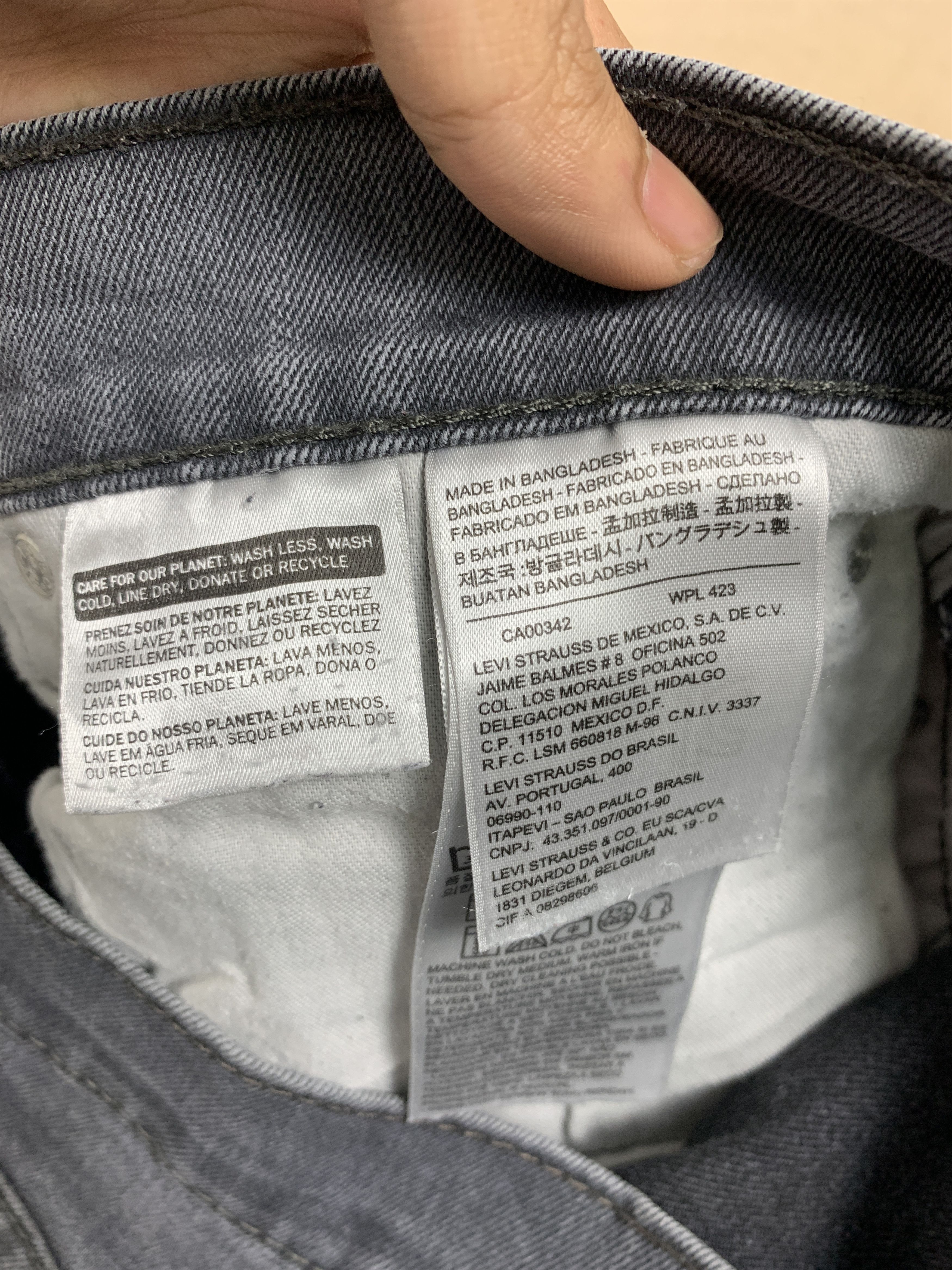 Levi's Vintage Levis 541 Straight Cut Distressed Faded Black Jeans Size US 34 / EU 50 - 15 Thumbnail