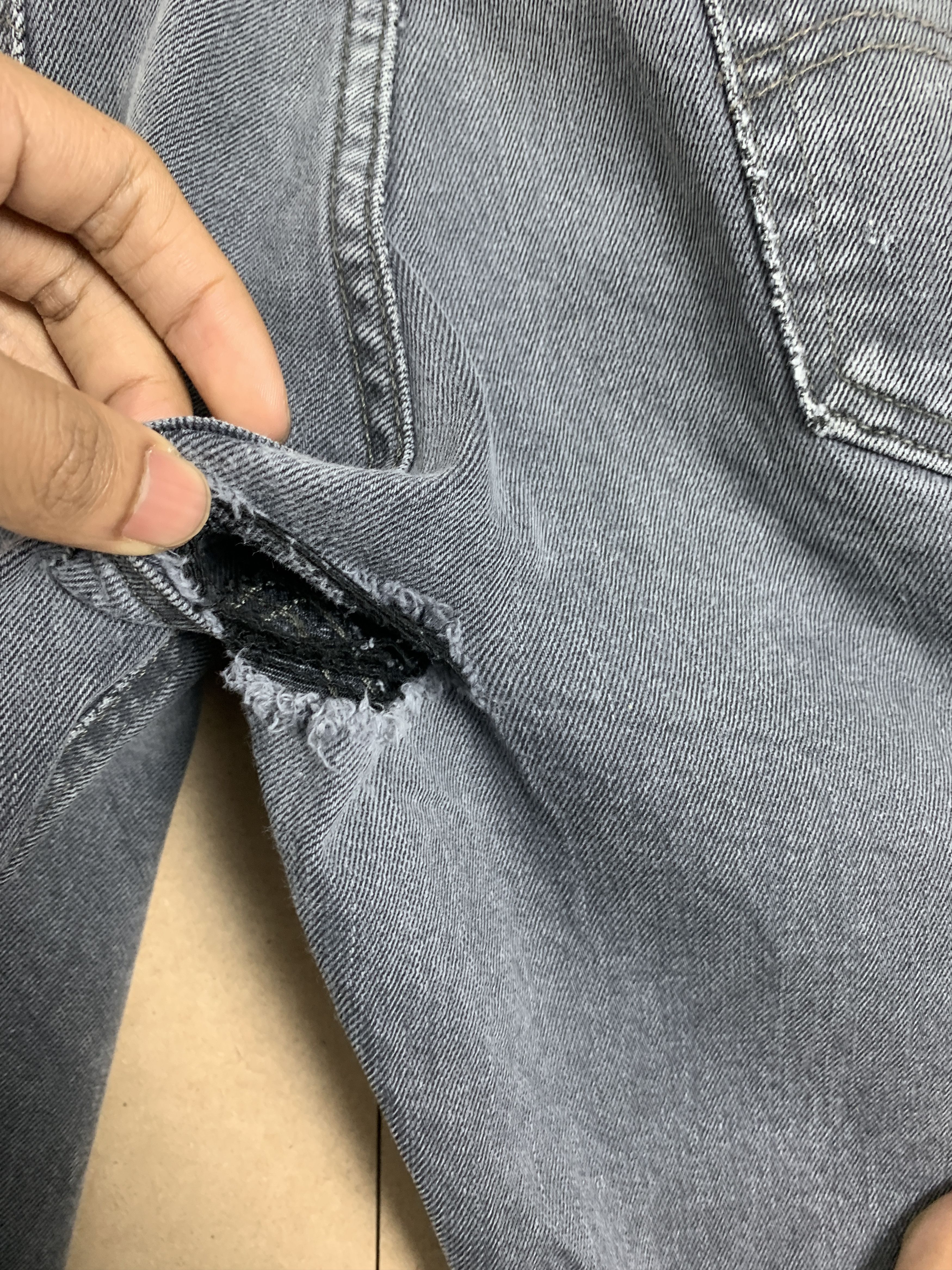 Levi's Vintage Levis 541 Straight Cut Distressed Faded Black Jeans Size US 34 / EU 50 - 22 Thumbnail