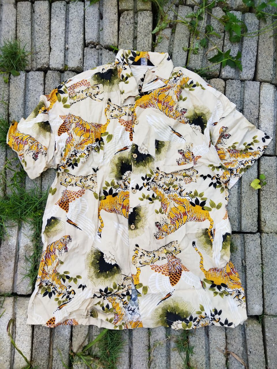 image of nepuca Japan Tiger + Eagle Motif Hawaiian Shirt, Men's (Size Large)