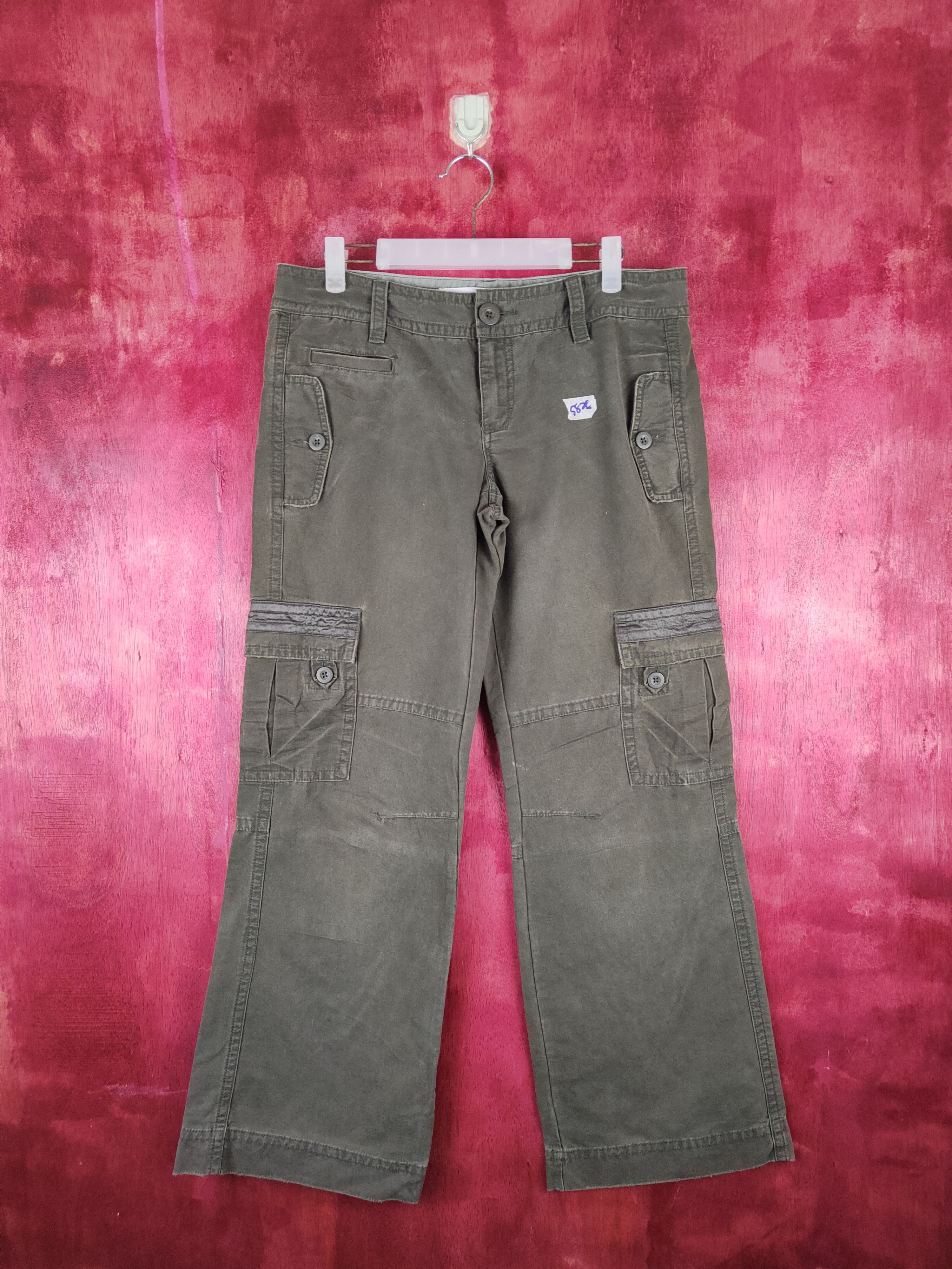 image of Old Navy Ultra Low Waist Multi Pocket Cargo Pants S695 in Army Green, Women's (Size 34)