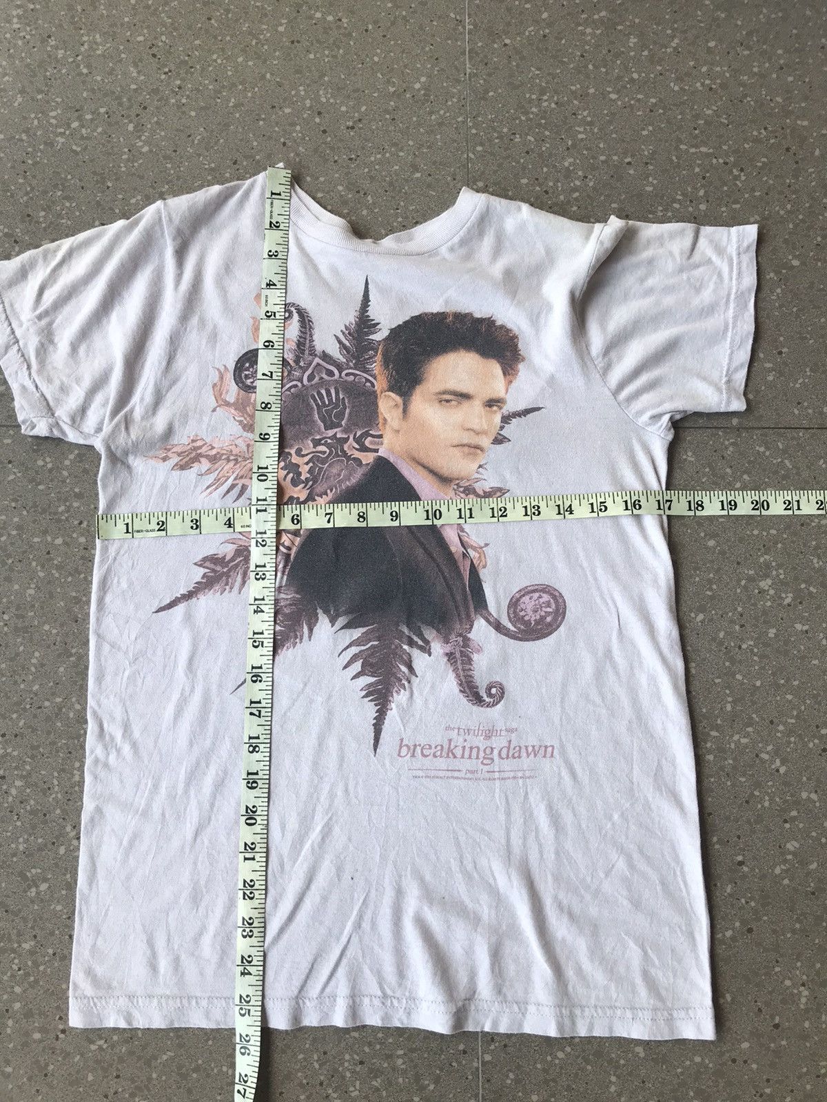 Vintage The Twillight Saga Breakiny Down Tee Shirt Size US S / EU 44-46 / 1 - 5 Thumbnail