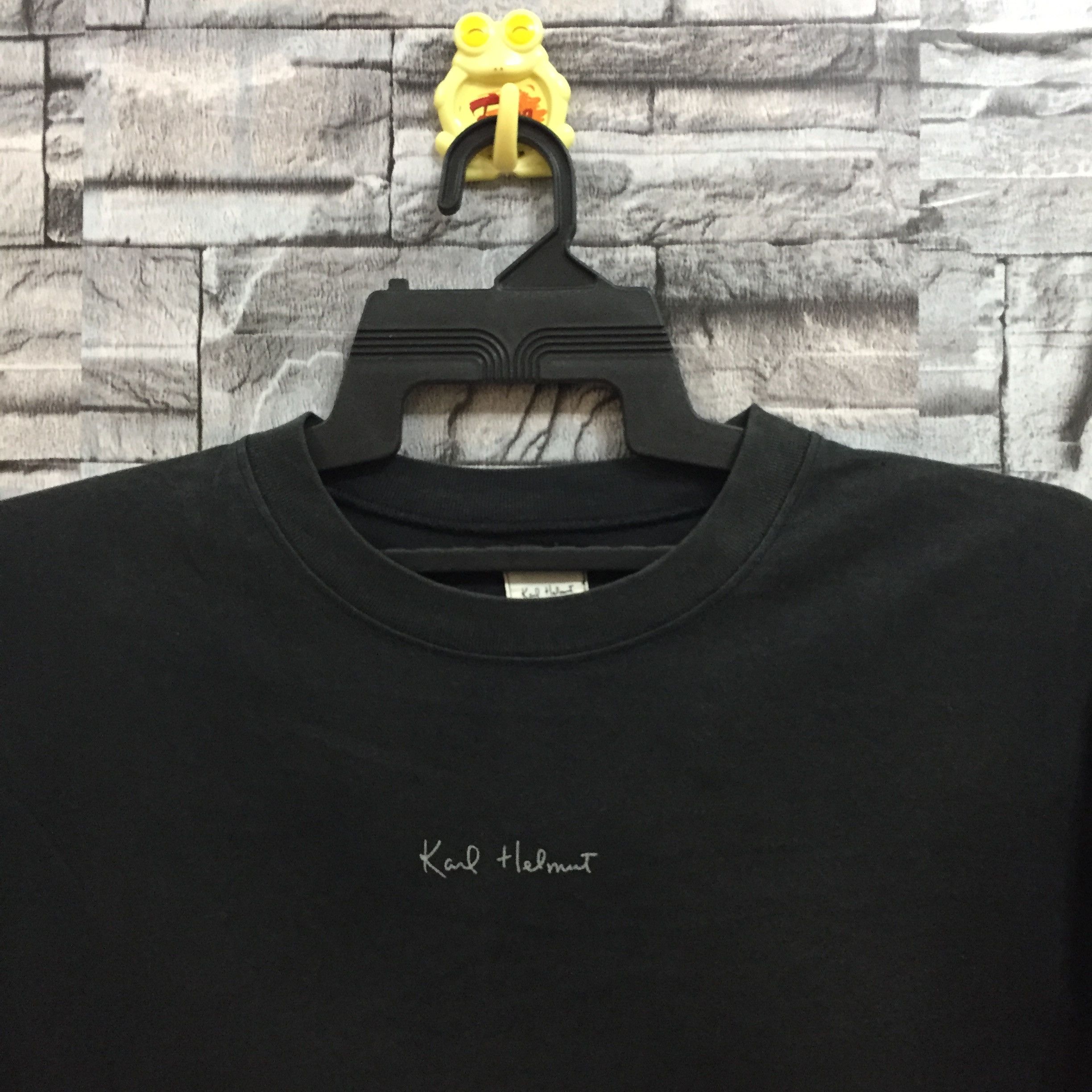 Karl Helmut Vintage karl helmut t shirt big logo size L fit M Size US M / EU 48-50 / 2 - 3 Thumbnail