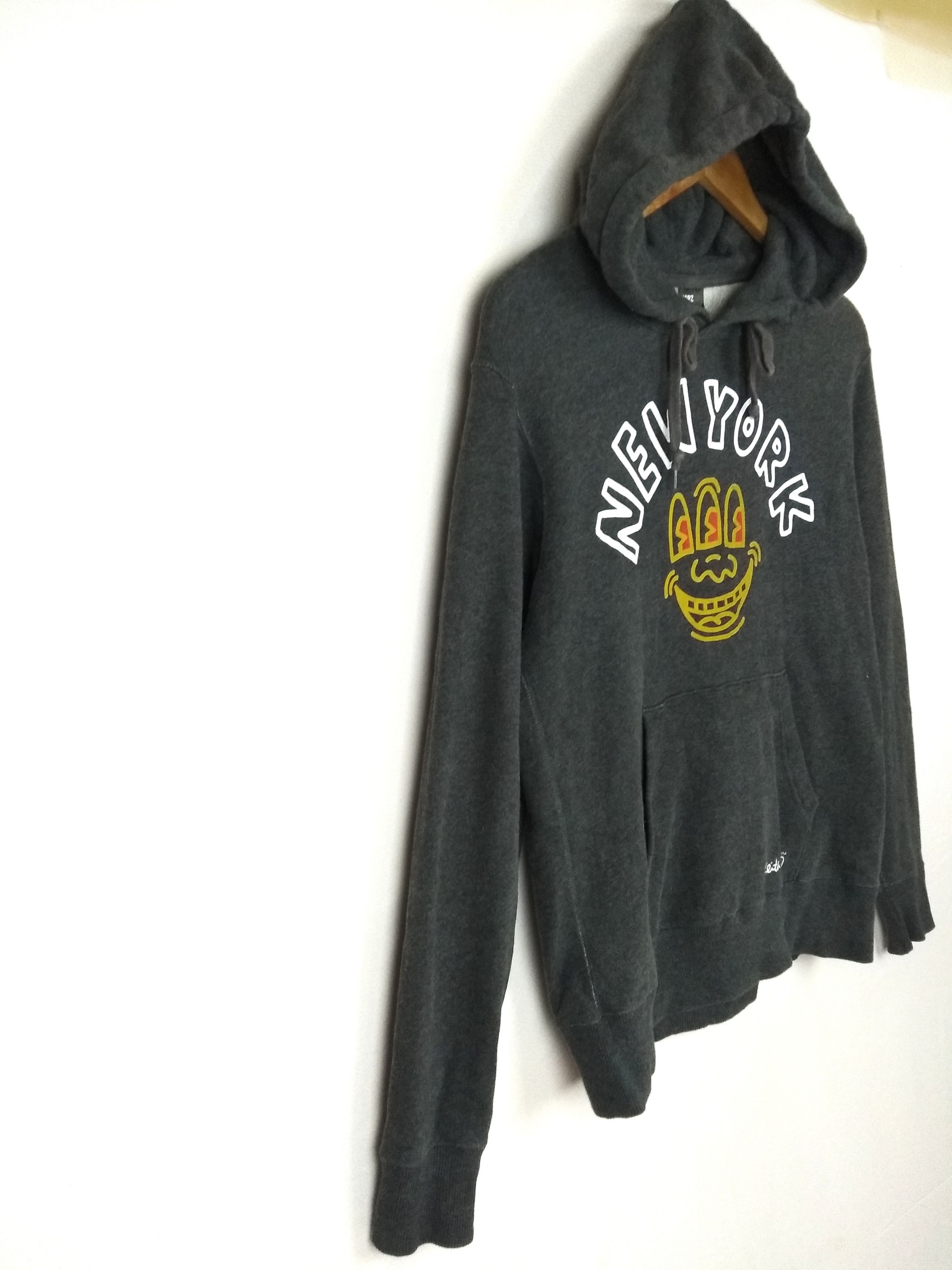 Keith Haring × Uniqlo × Vintage Vintage Keith Haring x Uniqlo Sweatshirt hoodie skateboard Size US S / EU 44-46 / 1 - 3 Thumbnail