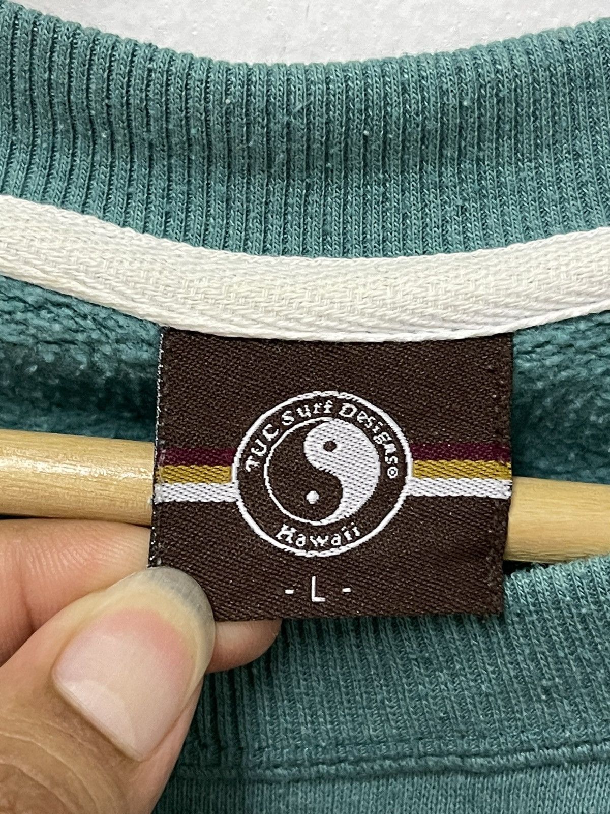 Vintage Vintage T&C Surfing Design Hawaii Ying Yang Sweatshirt Size US L / EU 52-54 / 3 - 7 Thumbnail
