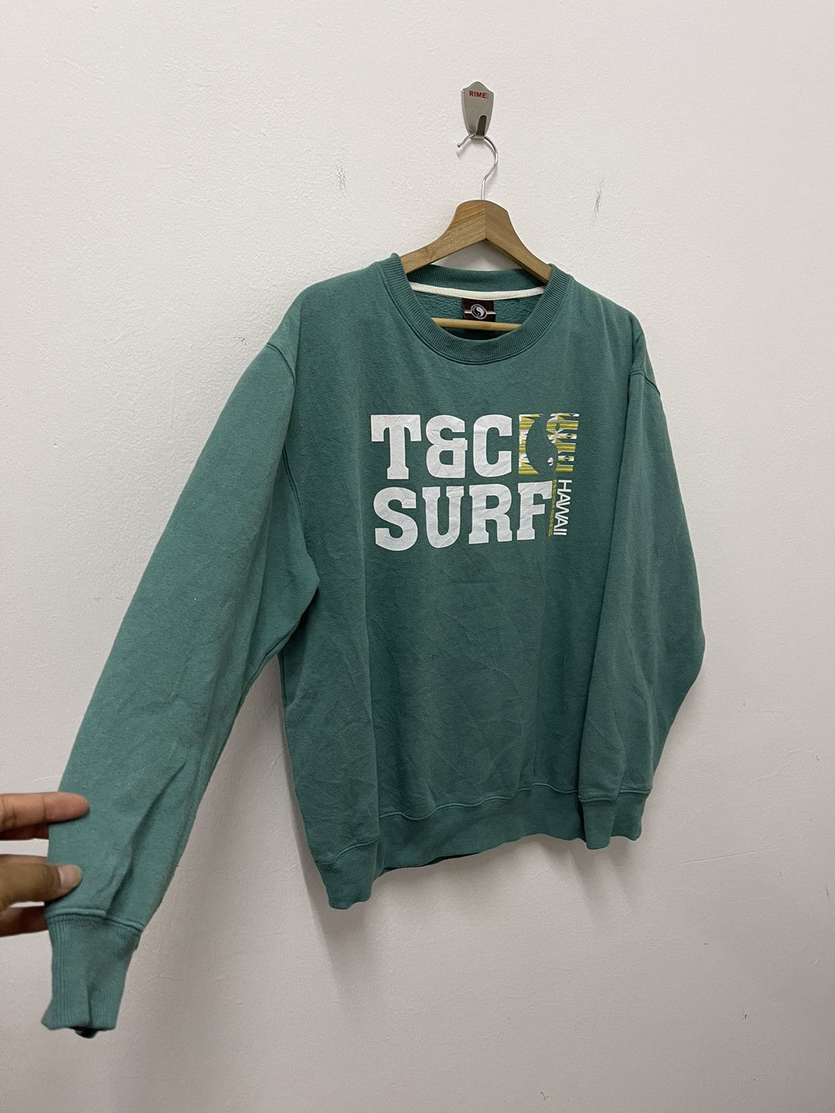Vintage Vintage T&C Surfing Design Hawaii Ying Yang Sweatshirt Size US L / EU 52-54 / 3 - 5 Thumbnail