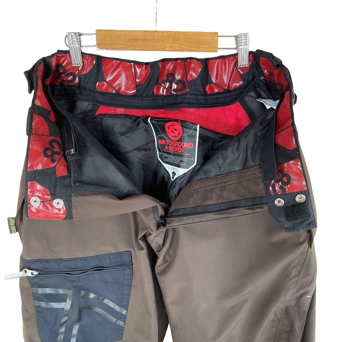 Goretex Vintage Goretex Multi-pocket Cargo Ski Pants Size M Size US 29 - 11 Thumbnail