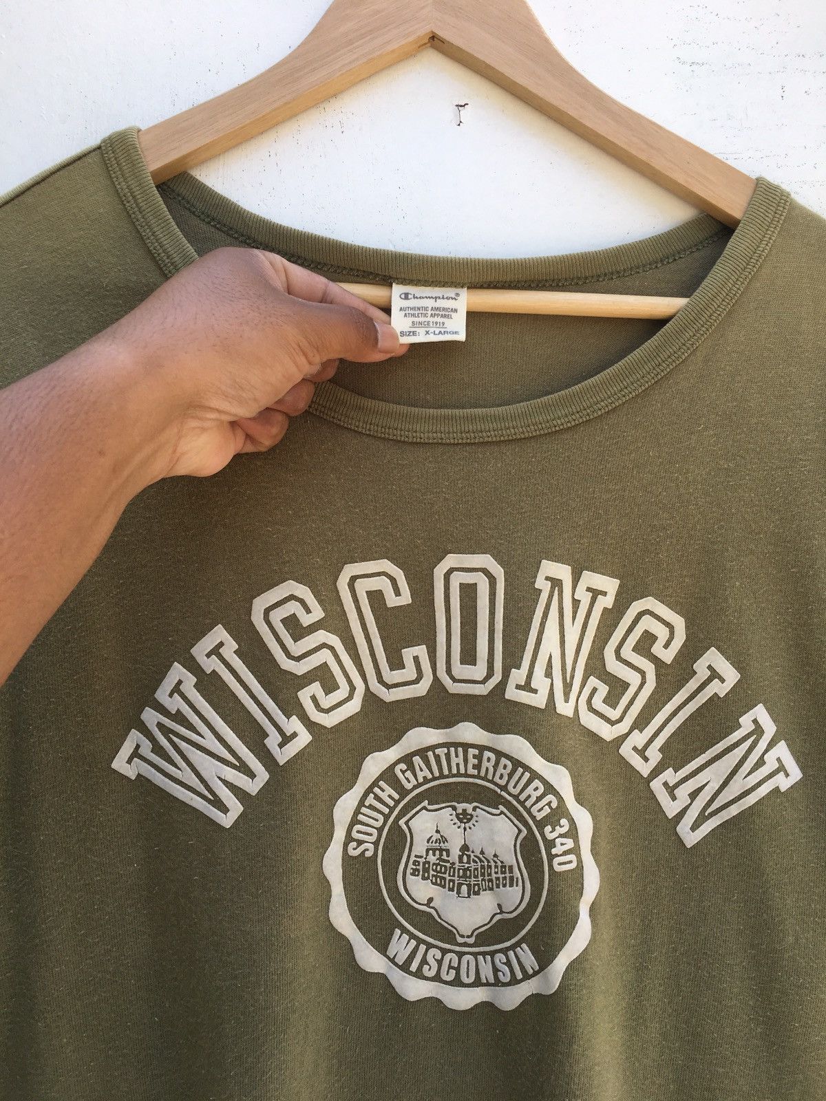 Champion Vintage Champion Wisconsin Badge Tshirt Size US L / EU 52-54 / 3 - 6 Thumbnail