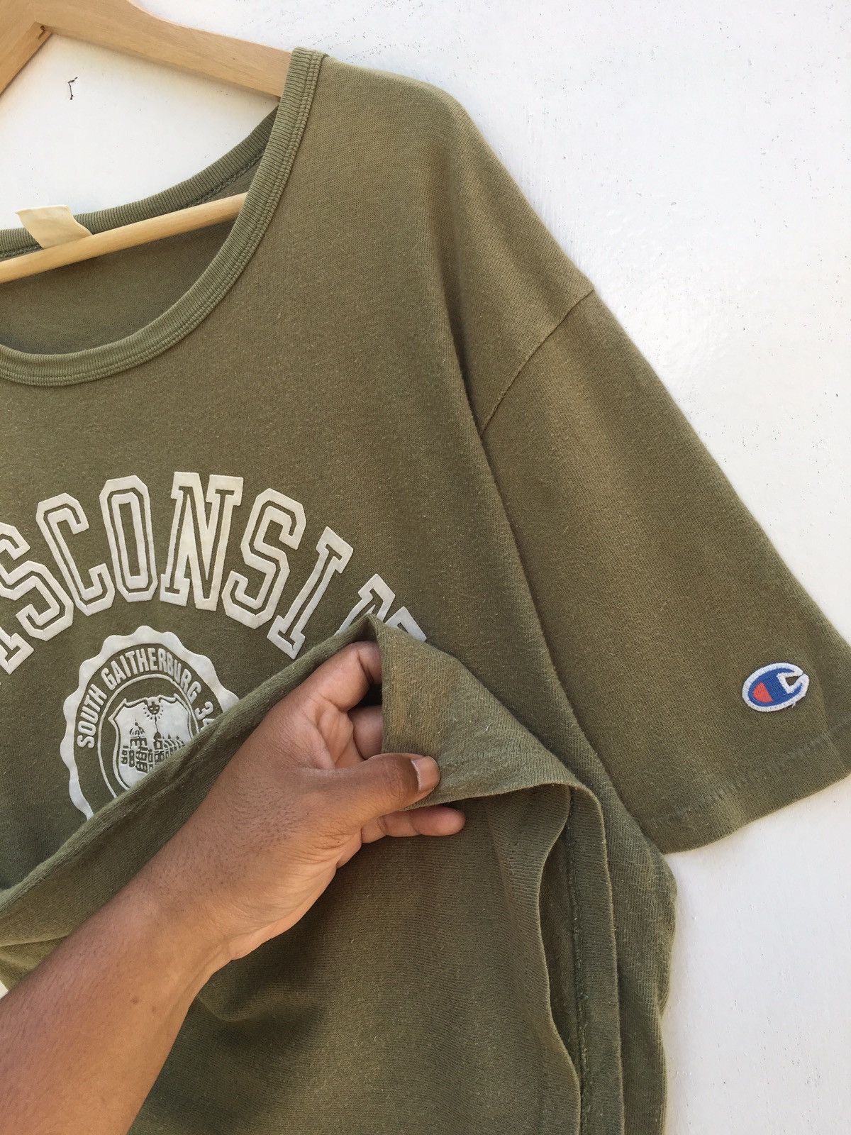 Champion Vintage Champion Wisconsin Badge Tshirt Size US L / EU 52-54 / 3 - 10 Thumbnail