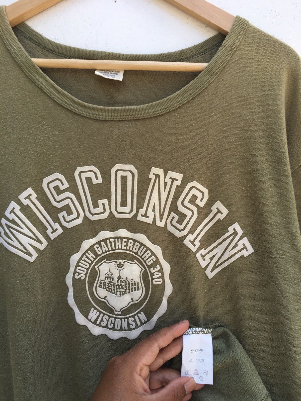 Champion Vintage Champion Wisconsin Badge Tshirt Size US L / EU 52-54 / 3 - 11 Thumbnail