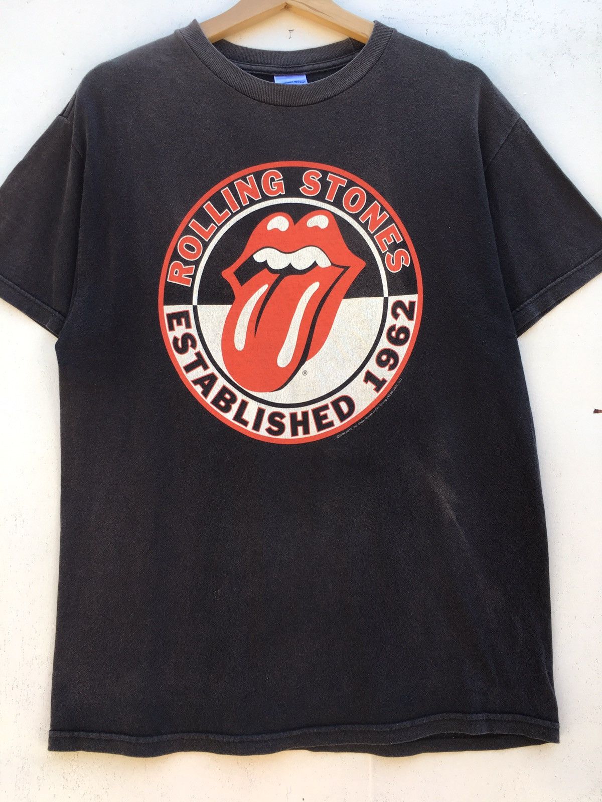 Band Tees Vintage The Rolling Stones 2006 Withstand Social Issues Tee Size US M / EU 48-50 / 2 - 5 Thumbnail