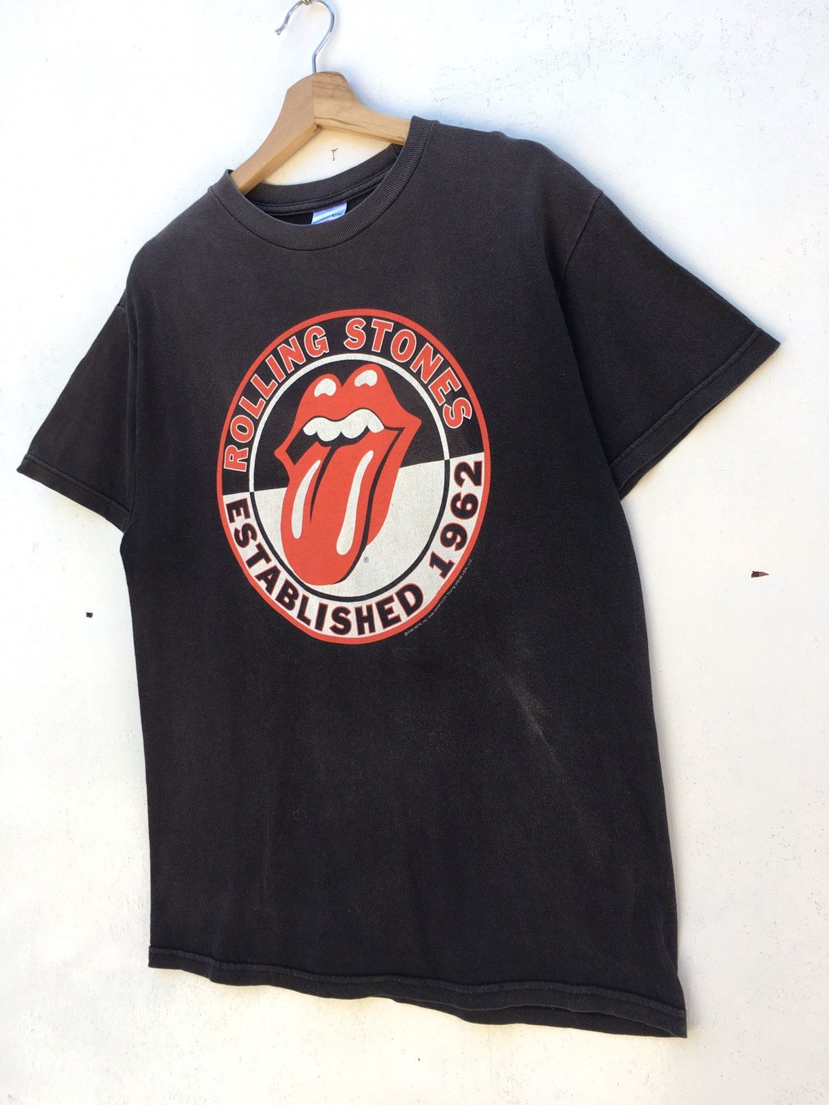 Band Tees Vintage The Rolling Stones 2006 Withstand Social Issues Tee Size US M / EU 48-50 / 2 - 4 Thumbnail