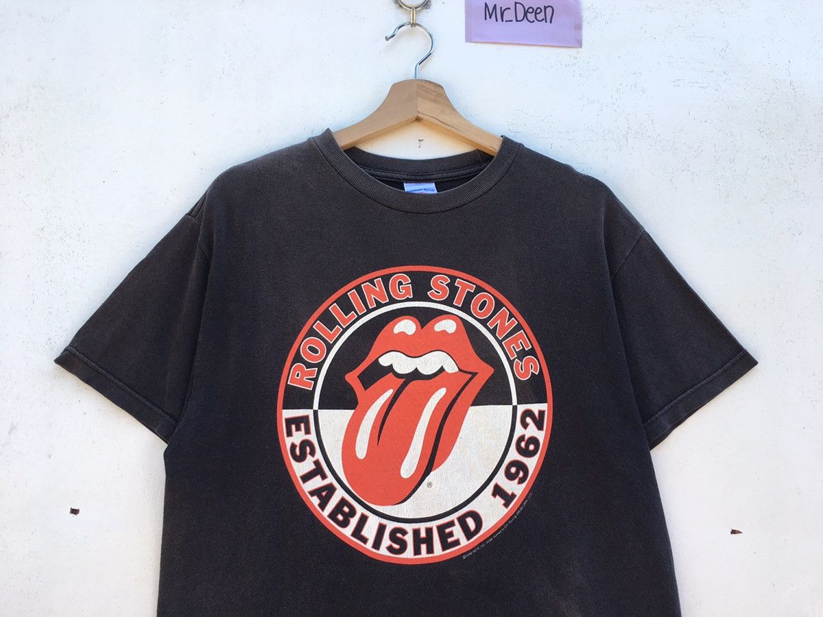 Band Tees Vintage The Rolling Stones 2006 Withstand Social Issues Tee Size US M / EU 48-50 / 2 - 1 Thumbnail