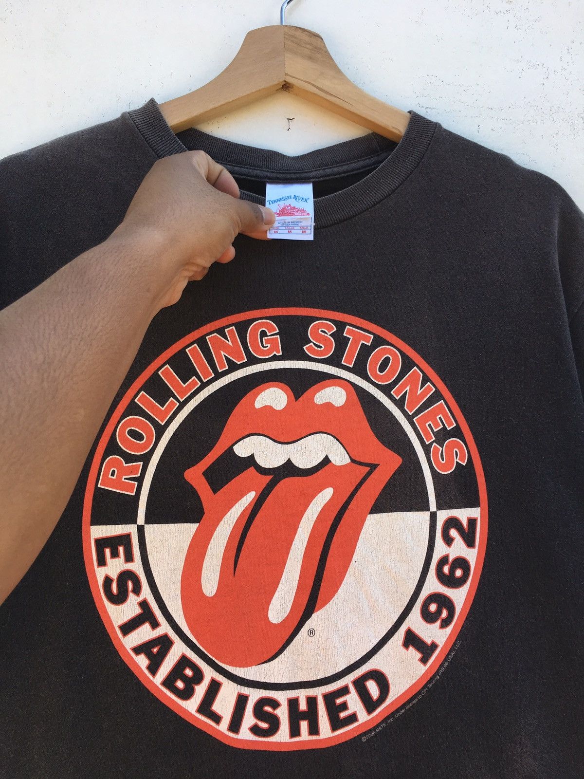 Band Tees Vintage The Rolling Stones 2006 Withstand Social Issues Tee Size US M / EU 48-50 / 2 - 7 Thumbnail