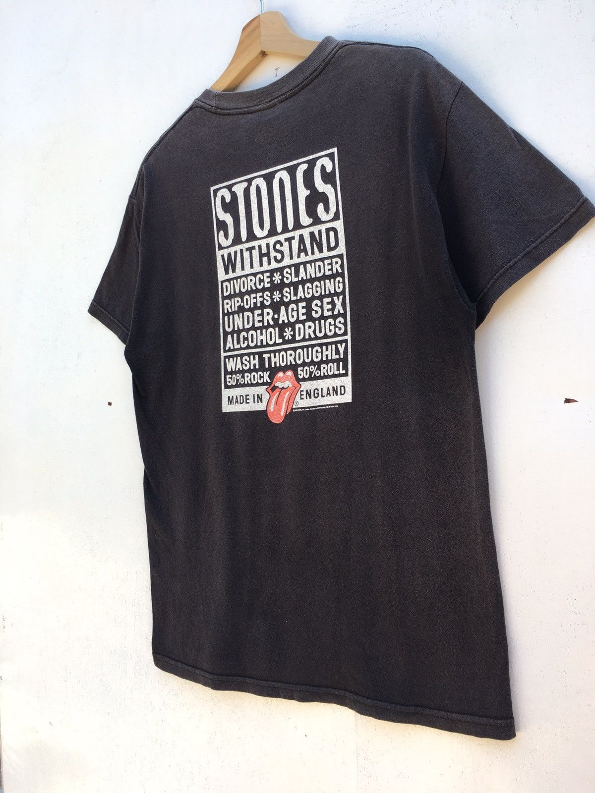 Band Tees Vintage The Rolling Stones 2006 Withstand Social Issues Tee Size US M / EU 48-50 / 2 - 19 Thumbnail