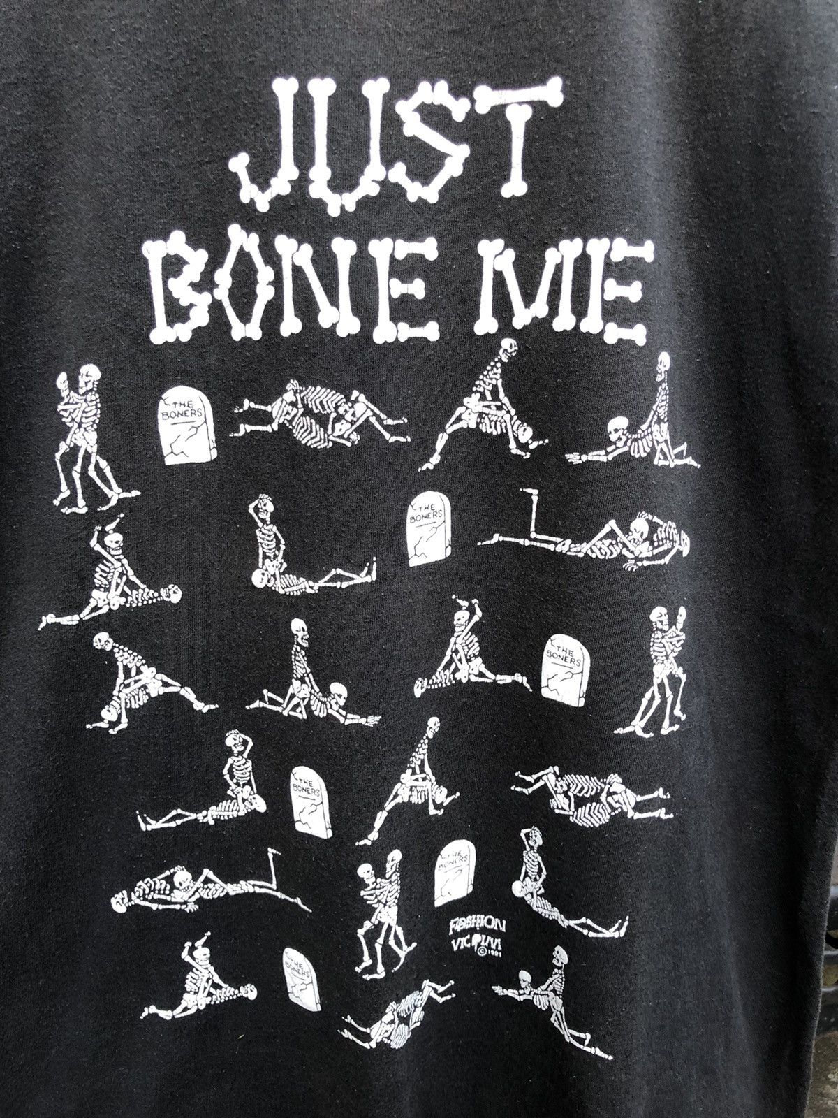 Fashion Victim × Fruit Of The Loom × Vintage Vintage 90s Fashion Victim Just Bone Me Single Stitch Tee Size US M / EU 48-50 / 2 - 2 Thumbnail