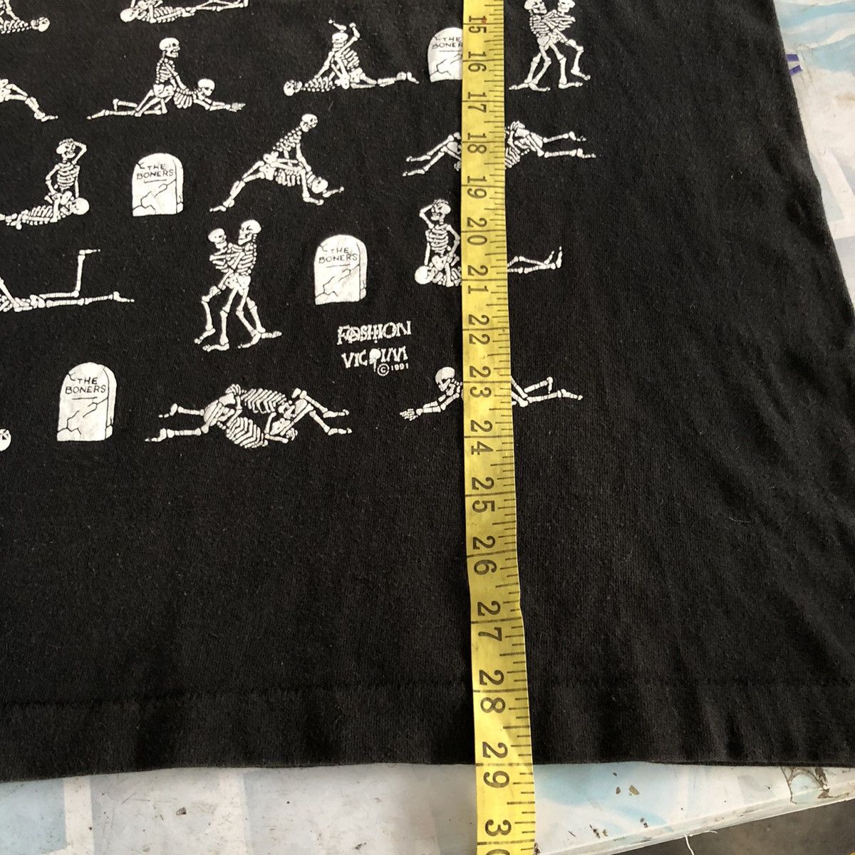 Fashion Victim × Fruit Of The Loom × Vintage Vintage 90s Fashion Victim Just Bone Me Single Stitch Tee Size US M / EU 48-50 / 2 - 6 Thumbnail