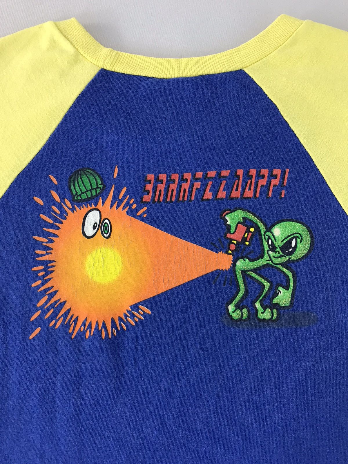 Vintage Vintage Human VS Alien Long Sleeve Tee Size US S / EU 44-46 / 1 - 6 Thumbnail