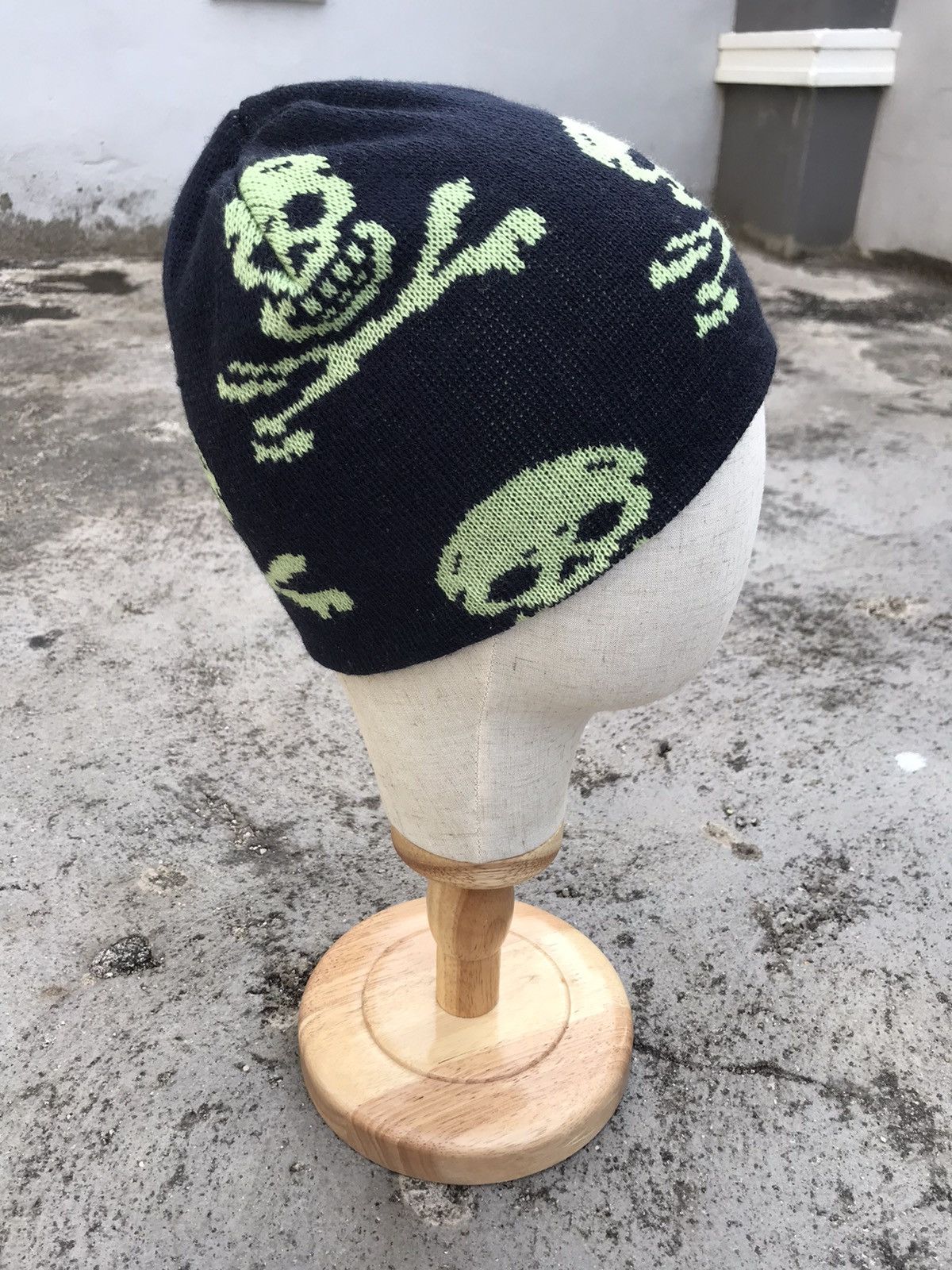 Japanese Brand SKULLS CROSSBONE ALL OVER BEANIE HAT STREETFASHION Size ONE SIZE - 3 Thumbnail