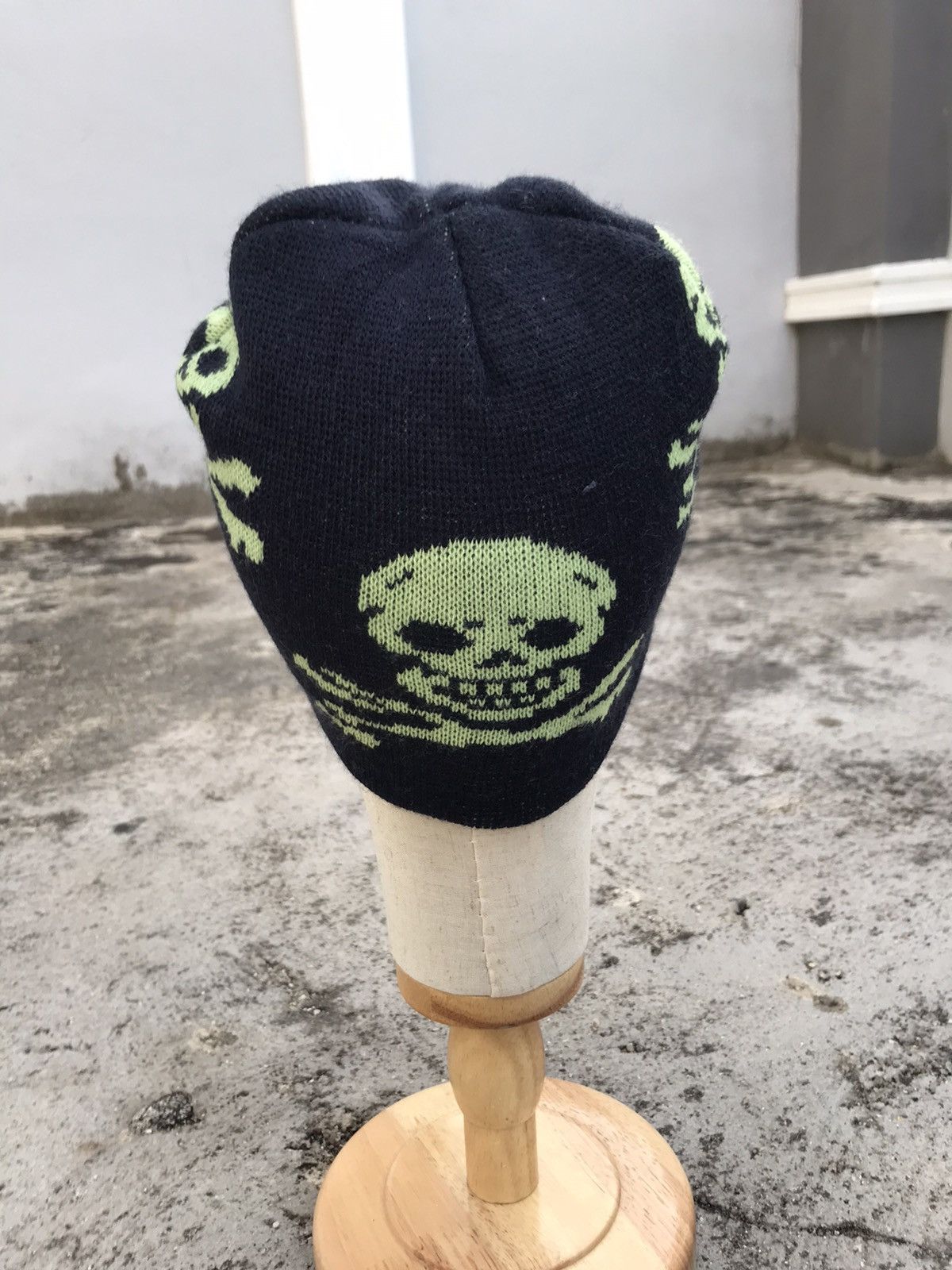 Japanese Brand SKULLS CROSSBONE ALL OVER BEANIE HAT STREETFASHION Size ONE SIZE - 4 Thumbnail