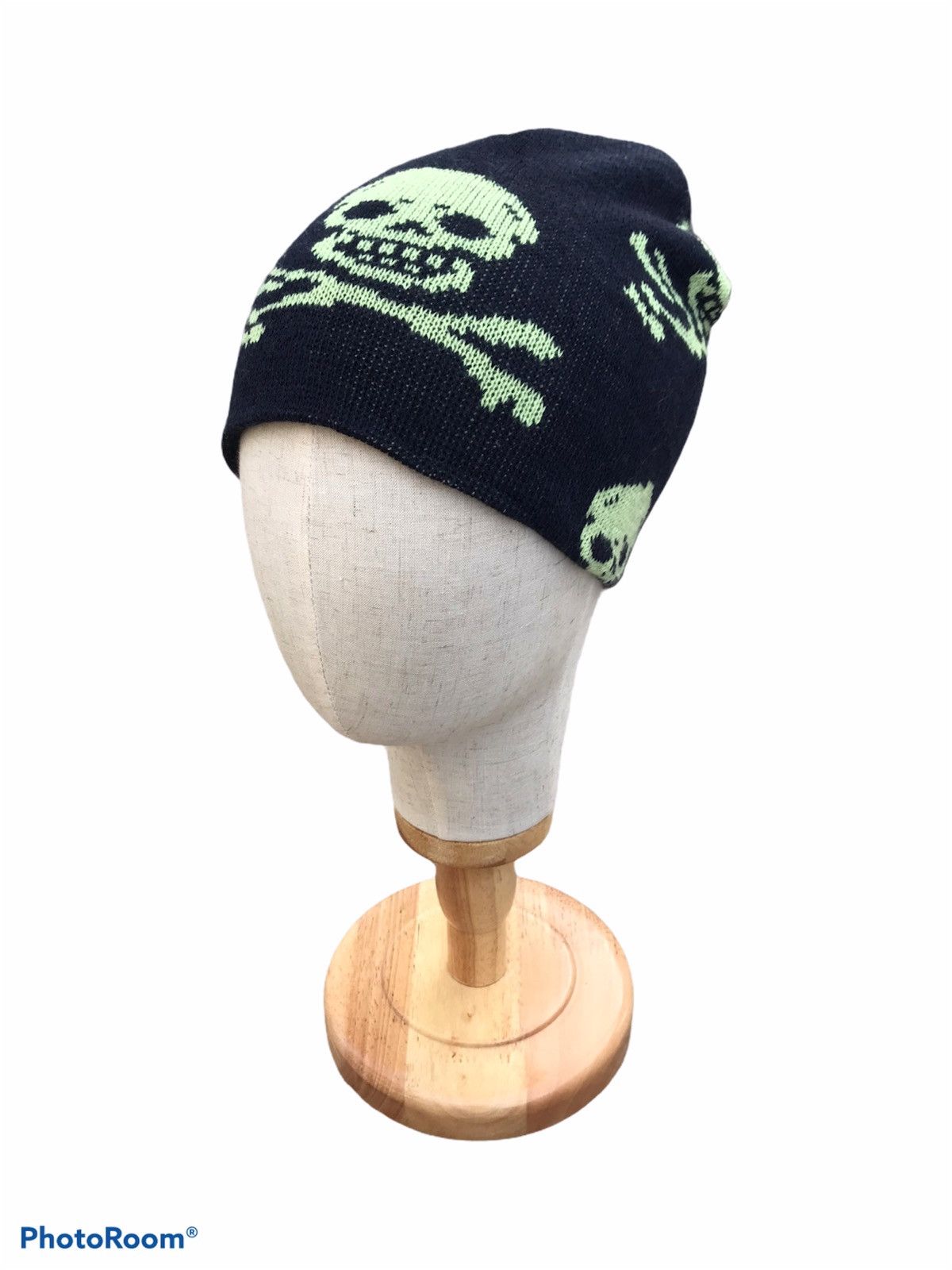 Japanese Brand SKULLS CROSSBONE ALL OVER BEANIE HAT STREETFASHION Size ONE SIZE - 1 Thumbnail
