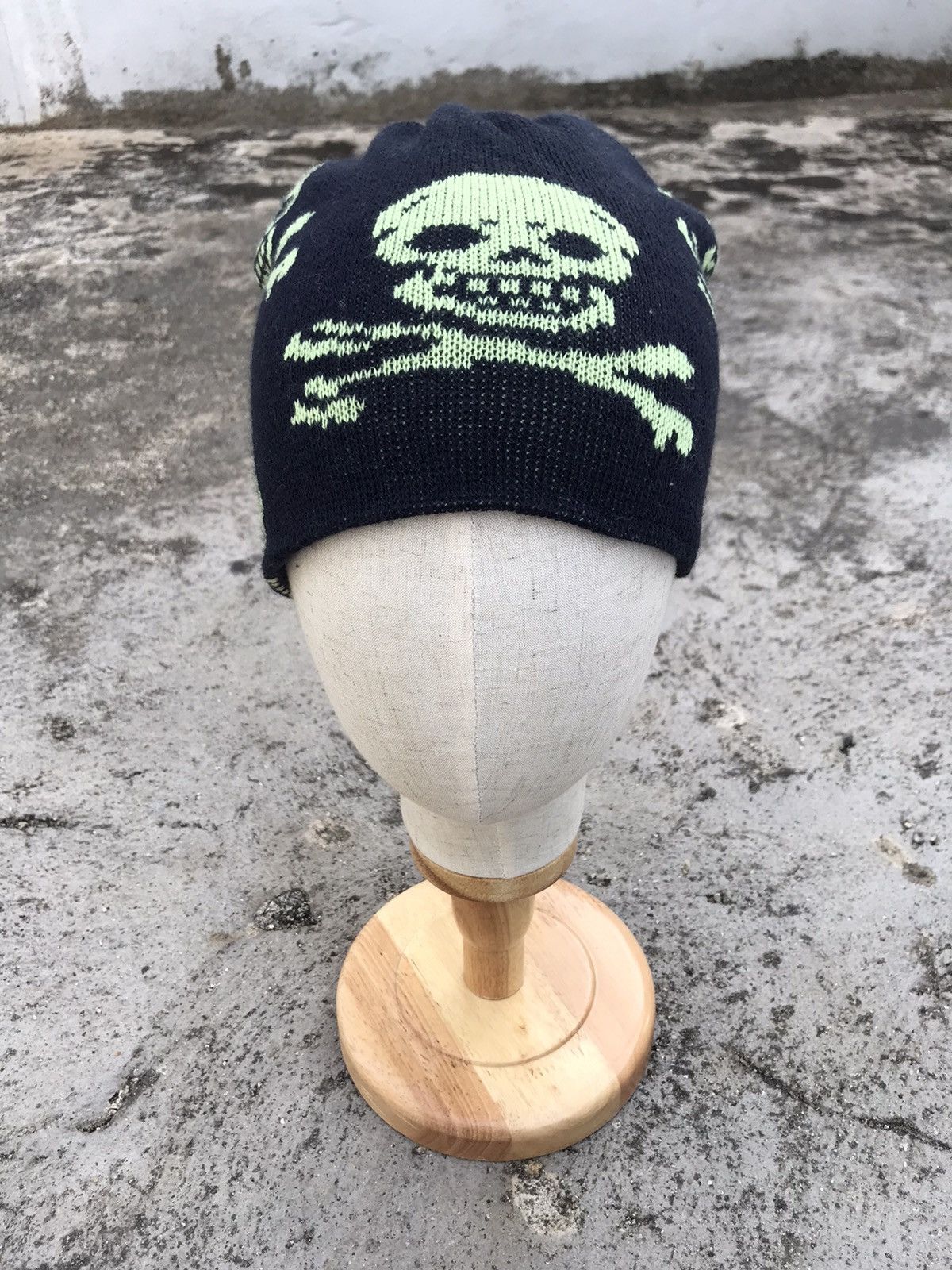 Japanese Brand SKULLS CROSSBONE ALL OVER BEANIE HAT STREETFASHION Size ONE SIZE - 2 Thumbnail
