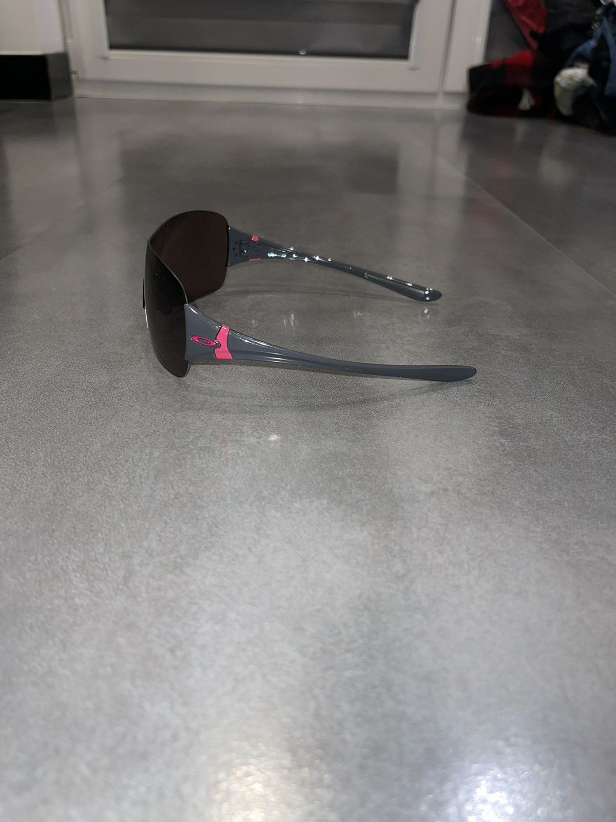 Oakley Oakley OO9141-19 Grey Pink Shield Sunglasses Size ONE SIZE - 5 Thumbnail