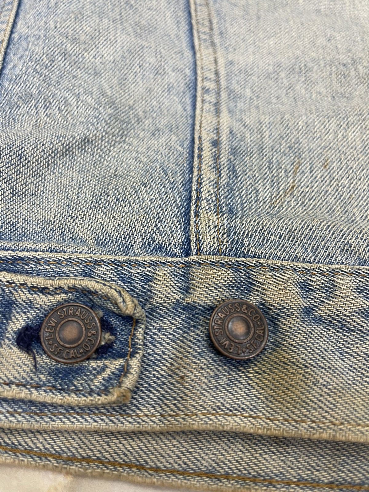 Levi's VINTAGE 80s LEVIS TRUCKER DISTRESSED JACKET USA Size US S / EU 44-46 / 1 - 13 Thumbnail