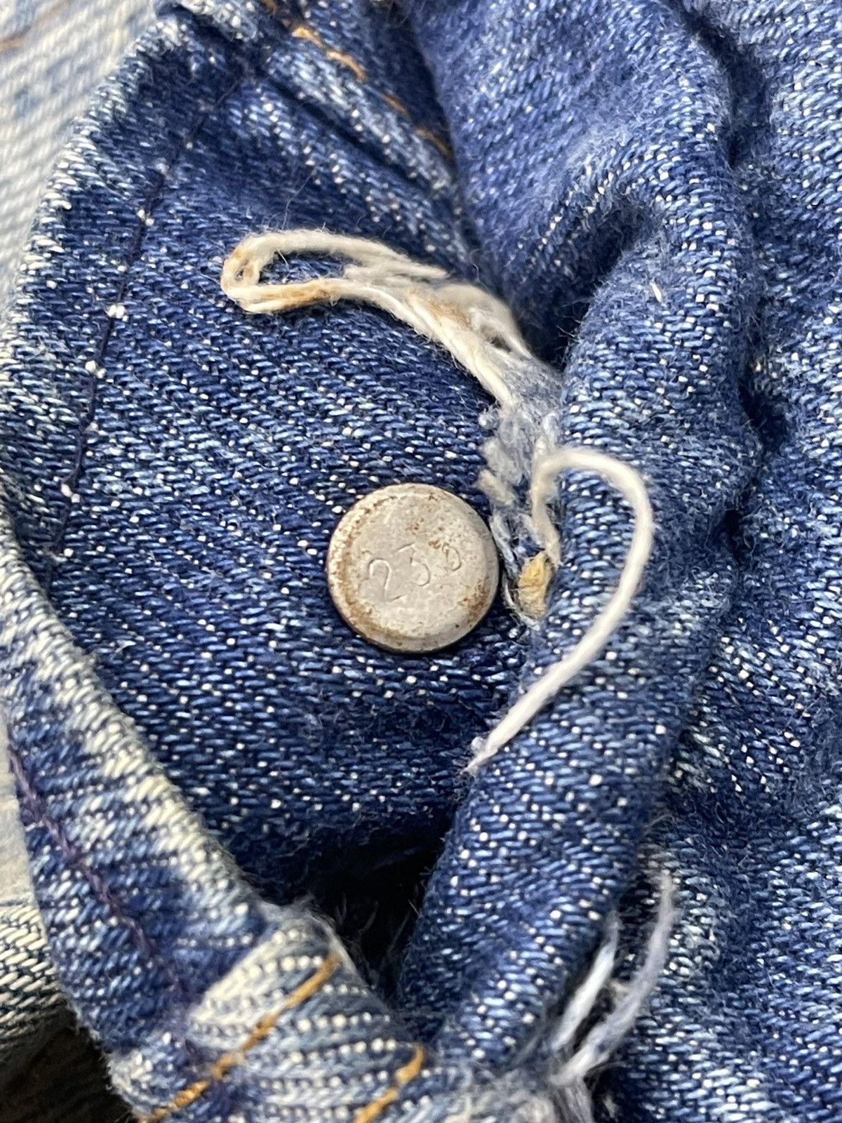Levi's VINTAGE 80s LEVIS TRUCKER DISTRESSED JACKET USA Size US S / EU 44-46 / 1 - 14 Thumbnail