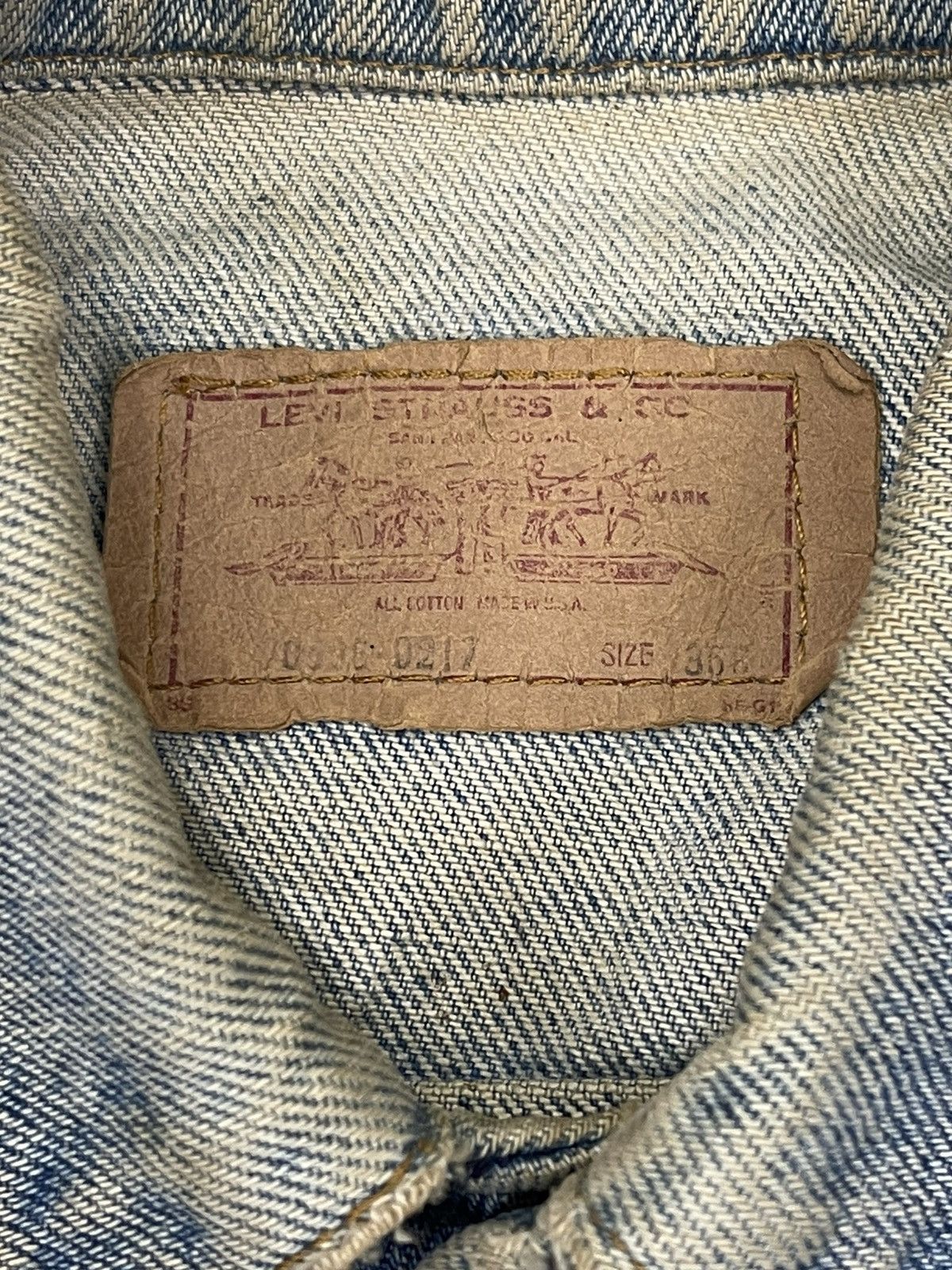 Levi's VINTAGE 80s LEVIS TRUCKER DISTRESSED JACKET USA Size US S / EU 44-46 / 1 - 11 Thumbnail