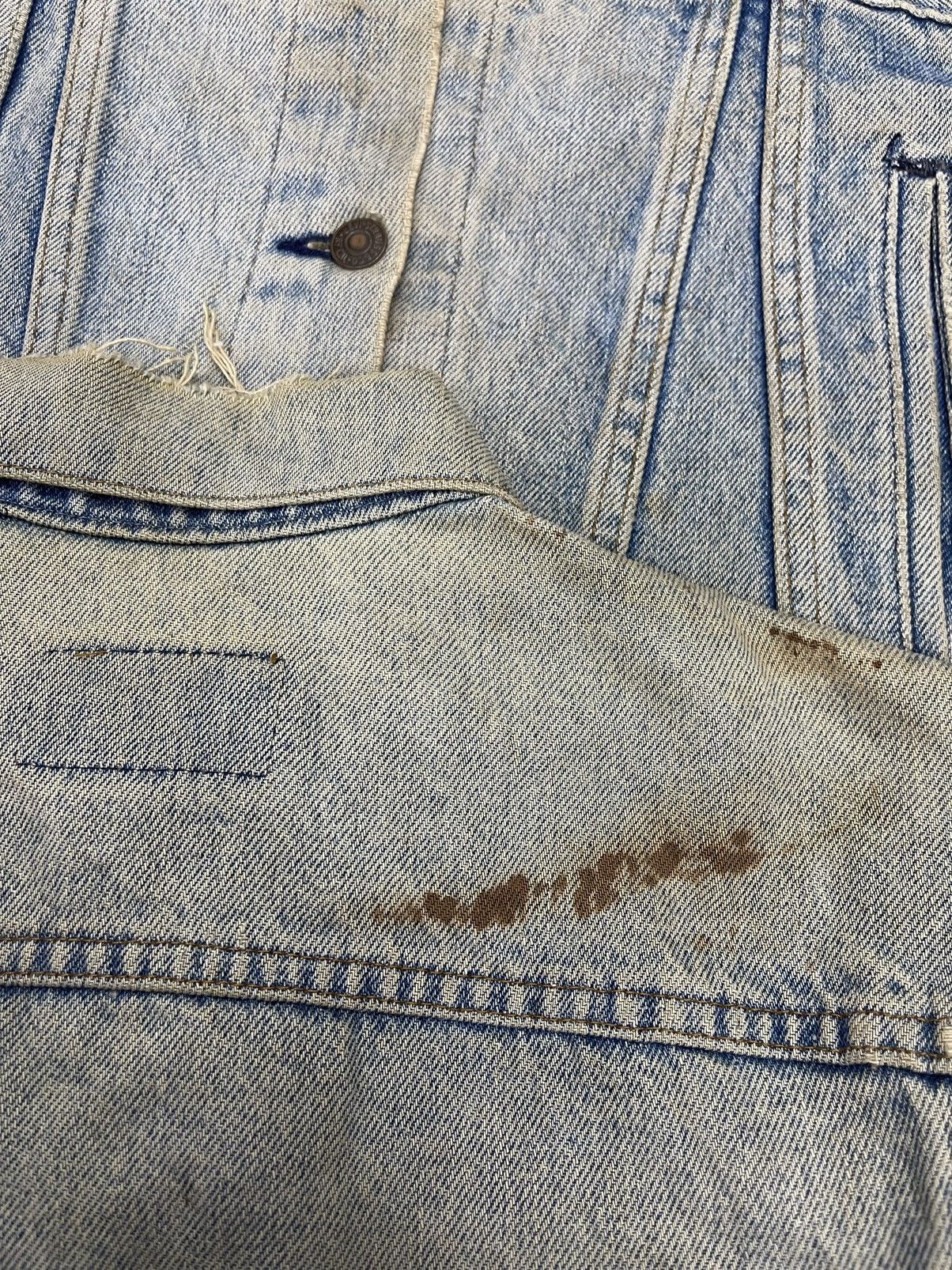 Levi's VINTAGE 80s LEVIS TRUCKER DISTRESSED JACKET USA Size US S / EU 44-46 / 1 - 9 Thumbnail